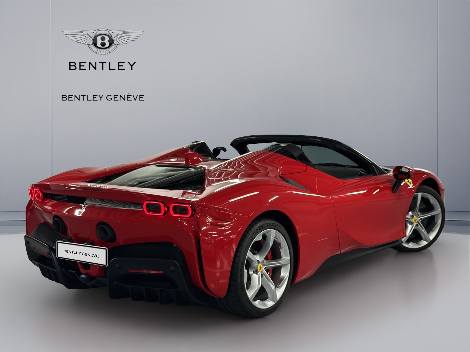 FERRARI SF90 Spider-showroom-element-3