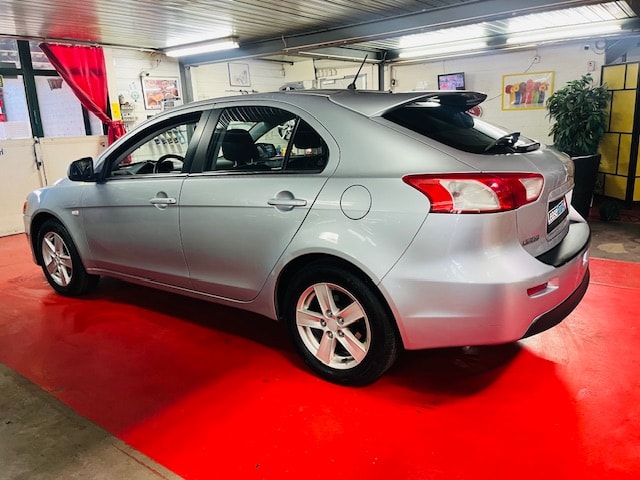 MITSUBISHI Lancer Sportback 1.8 Intense CVT-image-1