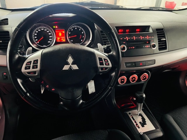 MITSUBISHI Lancer Sportback 1.8 Intense CVT-image-14