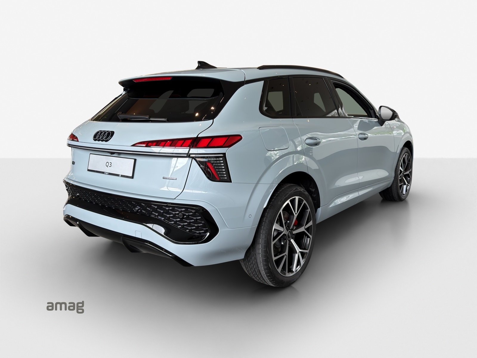 AUDI Q3 SUV TFSI quattro 195 kW S tronic-image-4
