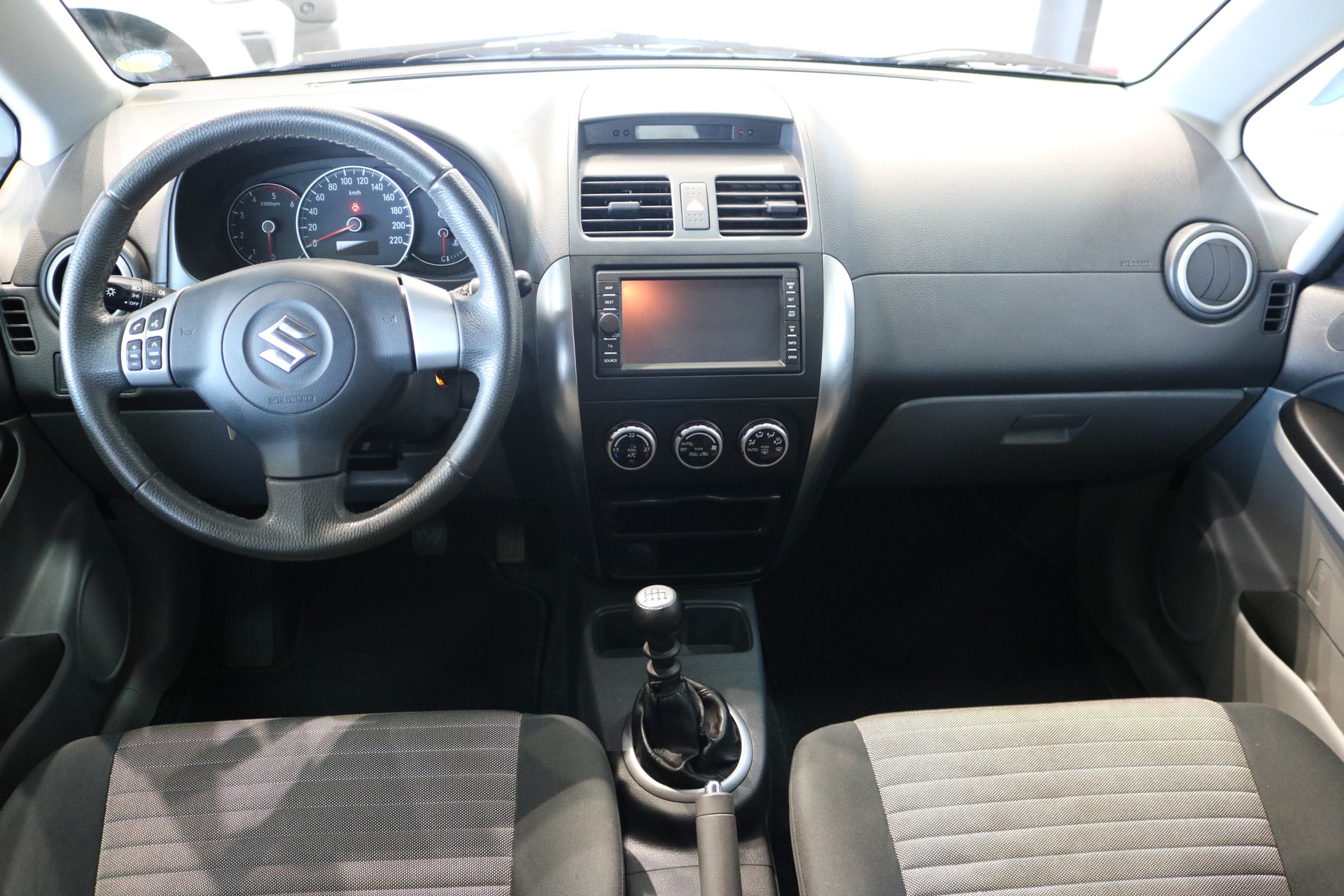 SUZUKI SX4 1.9 TD GL TOP 4WD 100th Anniversary Edition-image-37