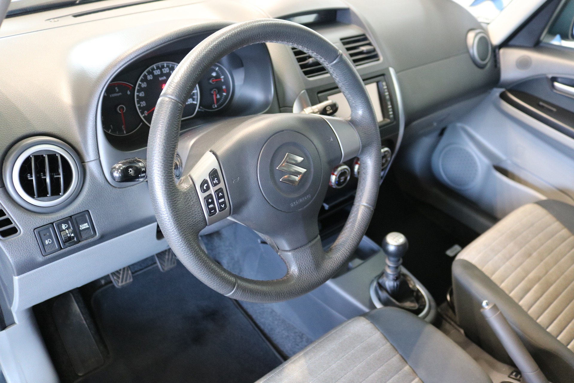 SUZUKI SX4 1.9 TD GL TOP 4WD 100th Anniversary Edition-image-40