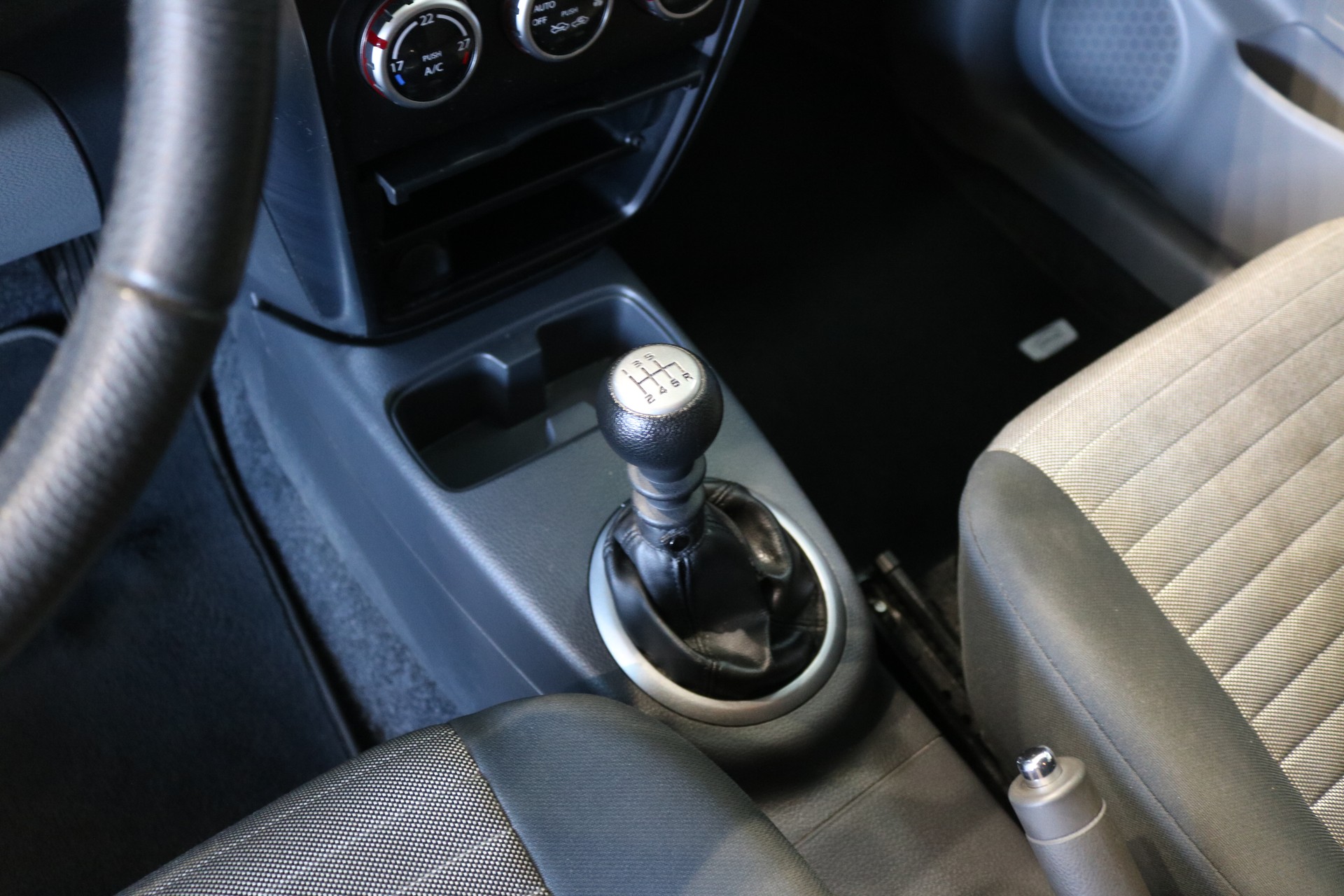 SUZUKI SX4 1.9 TD GL TOP 4WD 100th Anniversary Edition-image-41