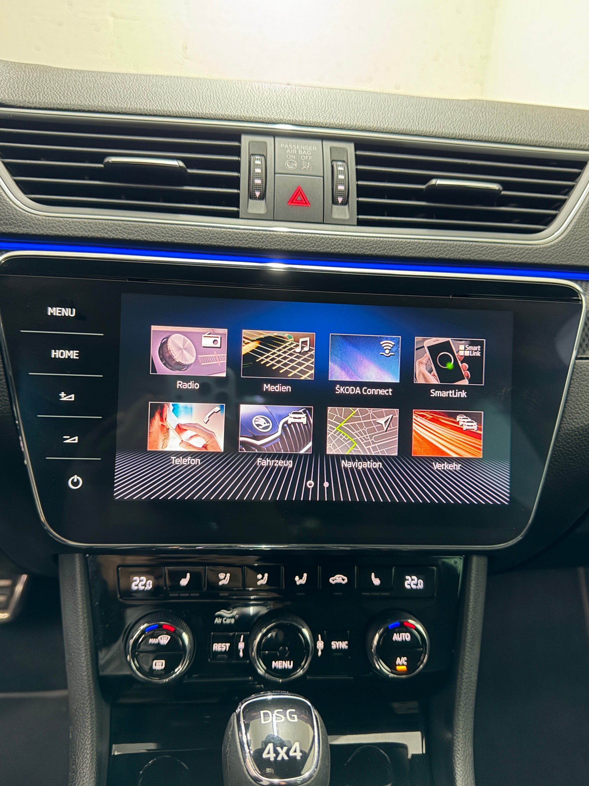 SKODA Superb Combi 2.0 TDi SportLine+ 4x4 DSG-image-9