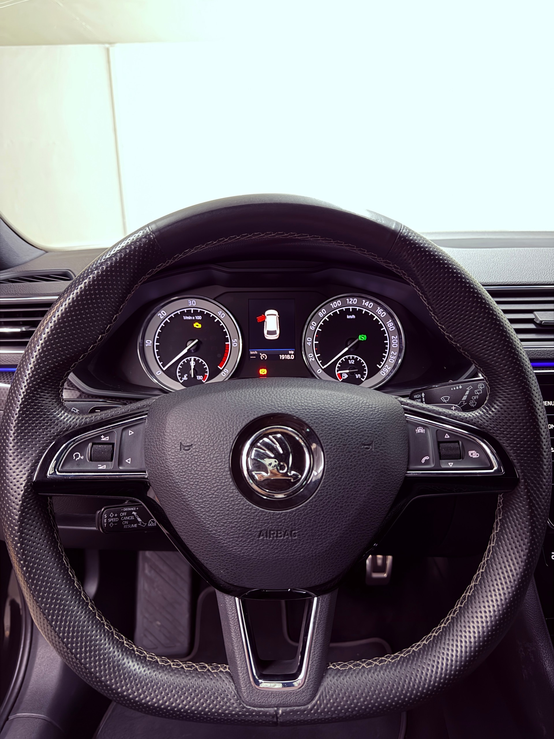SKODA Superb Combi 2.0 TDi SportLine+ 4x4 DSG-image-12