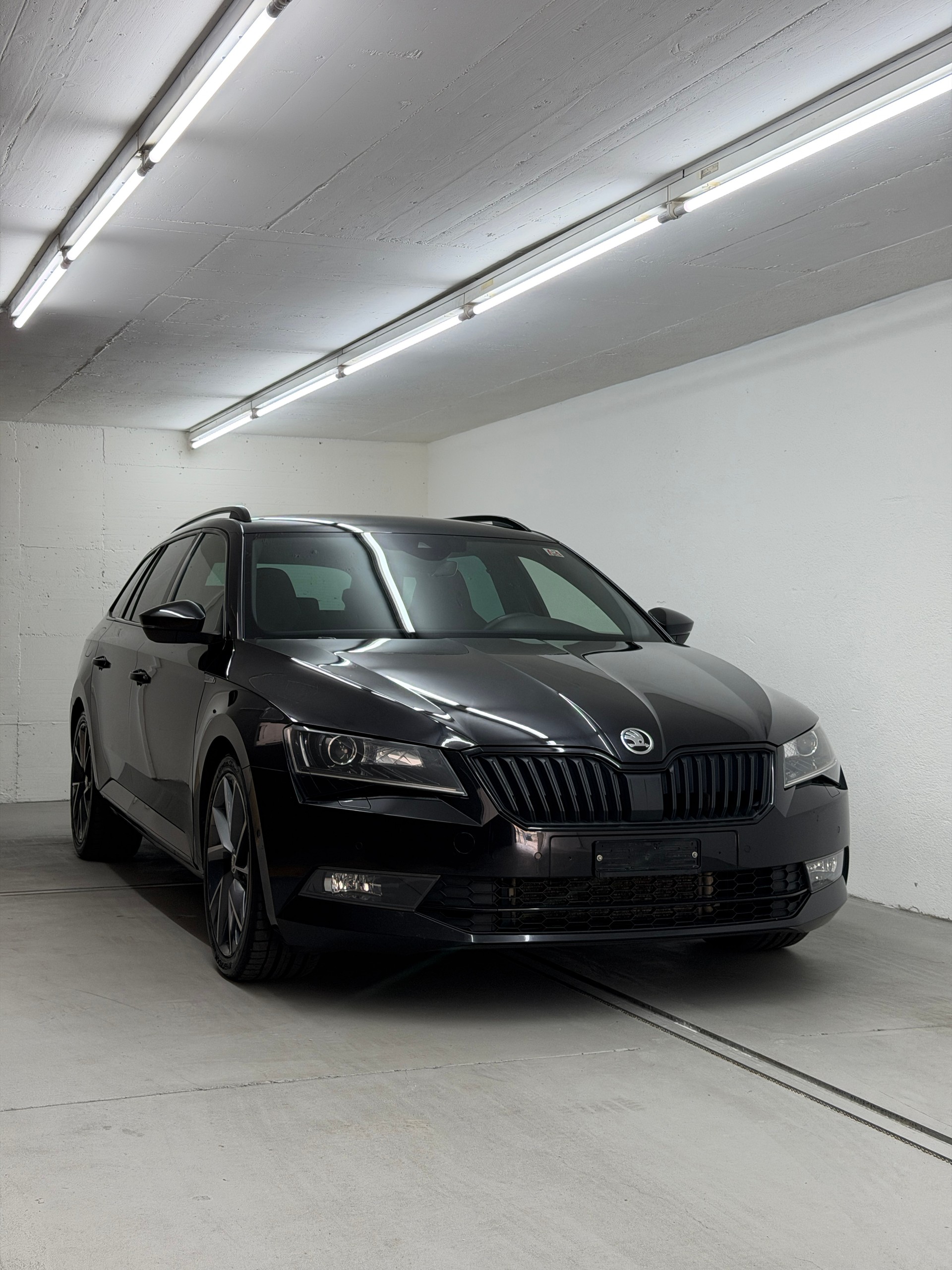 SKODA Superb Combi 2.0 TDi SportLine+ 4x4 DSG-image-0