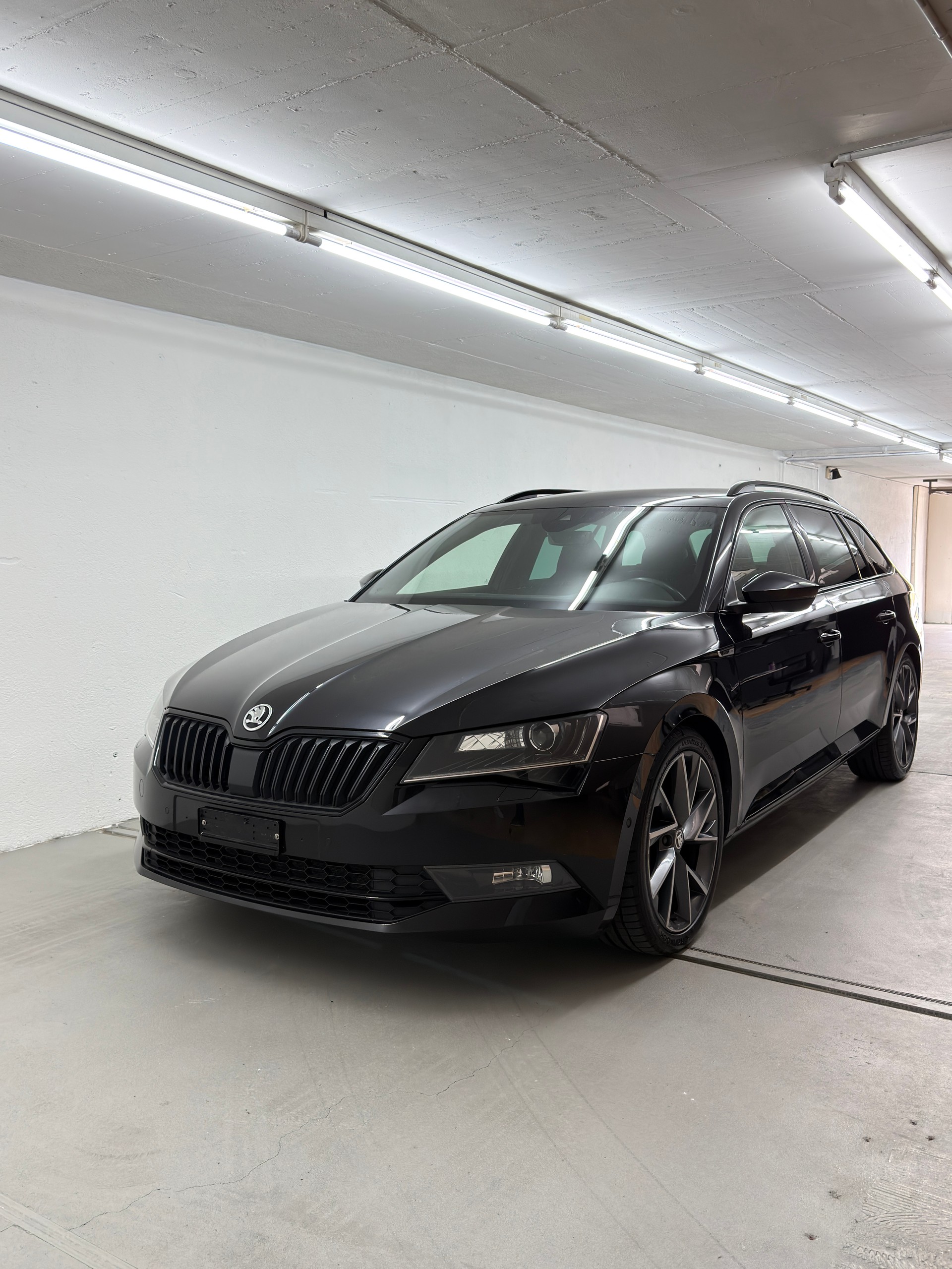 SKODA Superb Combi 2.0 TDi SportLine+ 4x4 DSG-image-1