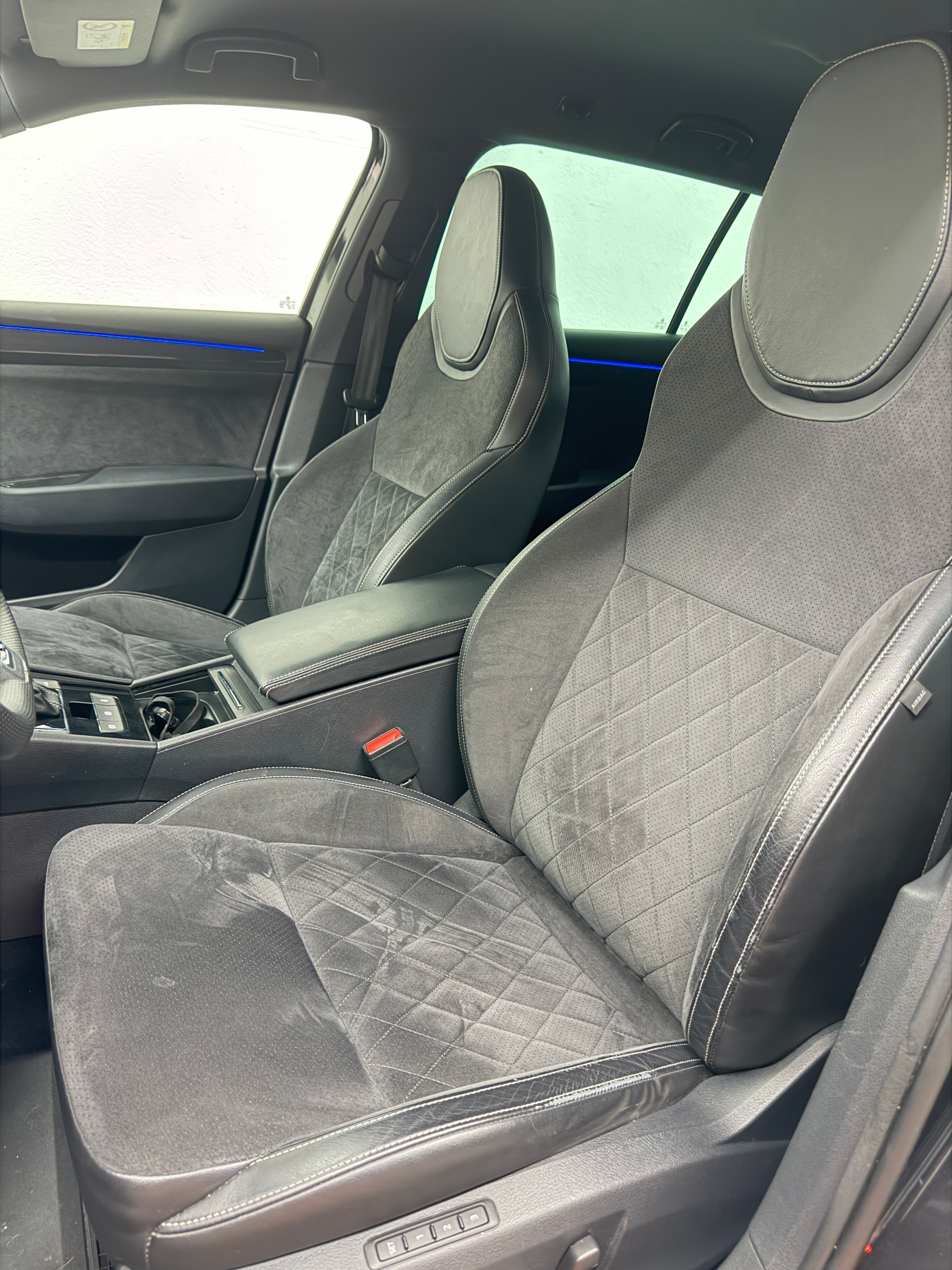 SKODA Superb Combi 2.0 TDi SportLine+ 4x4 DSG-image-7
