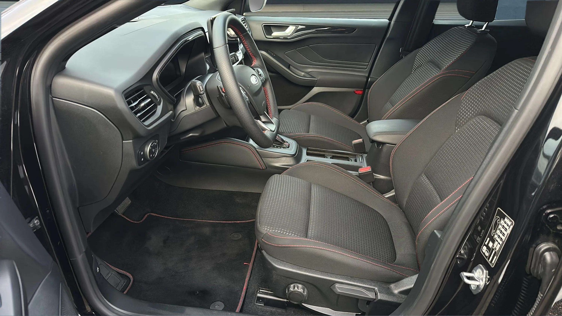 FORD Focus 1.0 MHEV ST-Line X Automat 155PS mit B&O Soundsystem + AHK-image-10