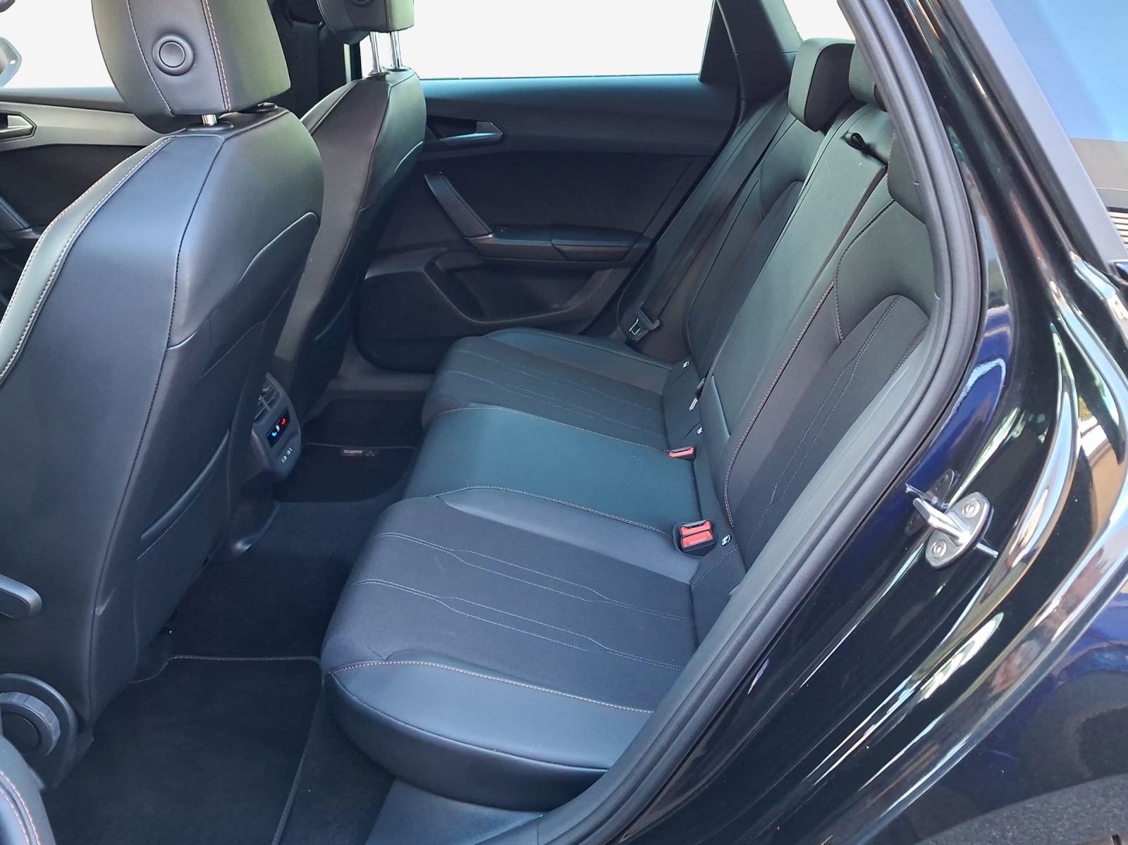 CUPRA LEON ST 1.5 e-HYBRID pHEV Business Edition DSG-image-11