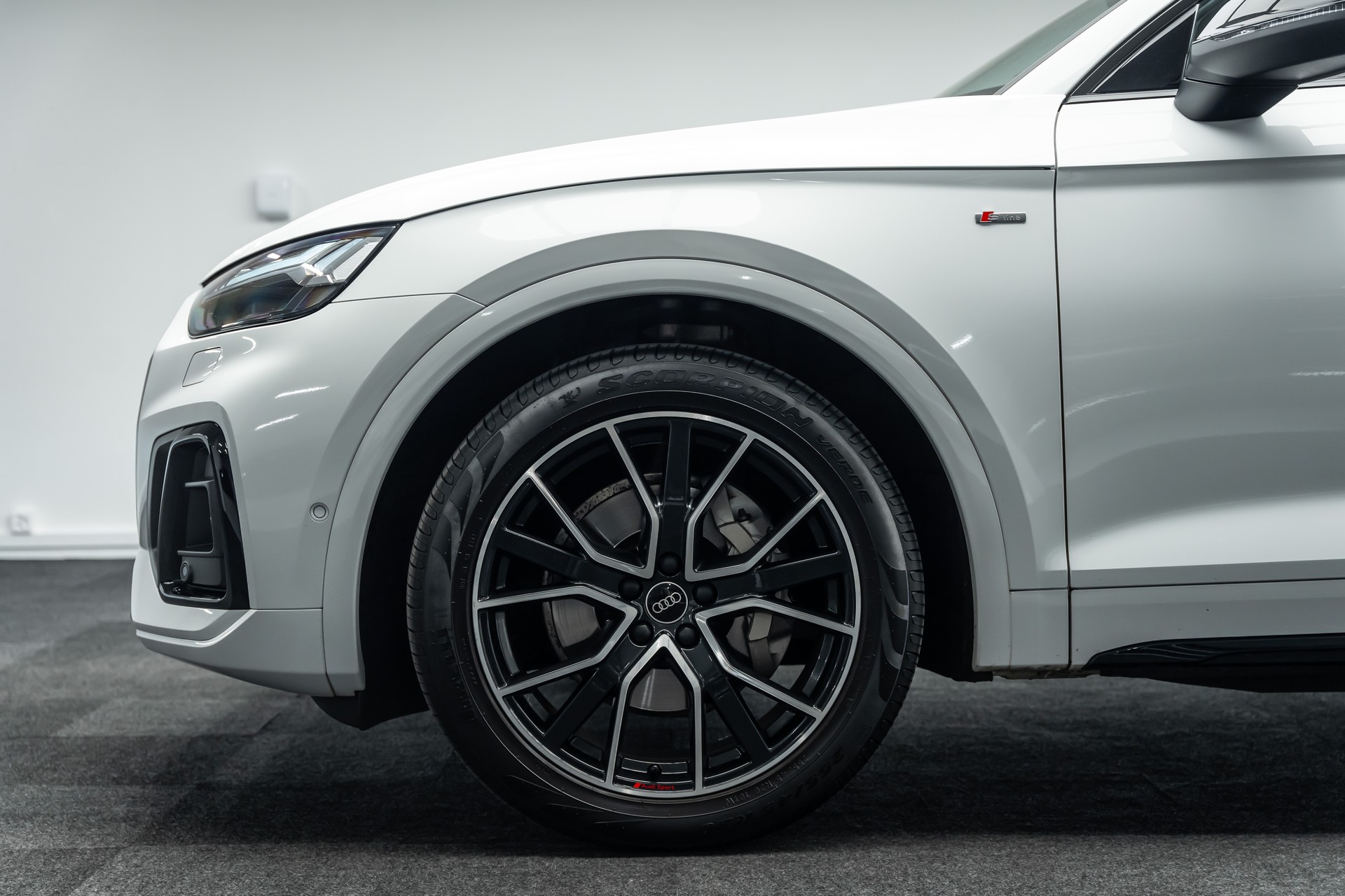 AUDI * Q5 40 TFSI S LINE QUATTRO * WERKSGARANTIE BIS 05.2027 * LEASING AB 370.- *-showroom-element-1