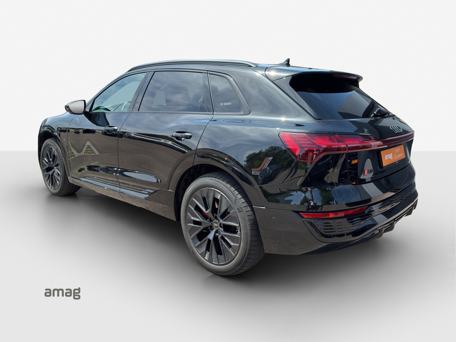 AUDI Q8 55 e-tron Black Edition quattro-image-2