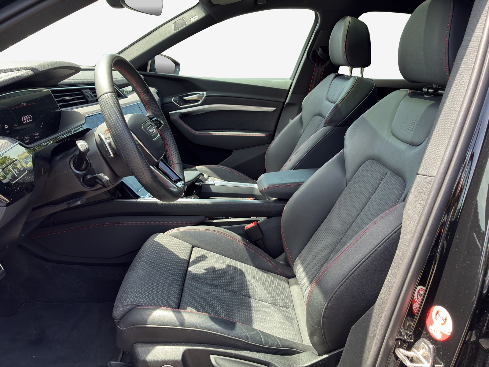 AUDI Q8 55 e-tron Black Edition quattro-image-7
