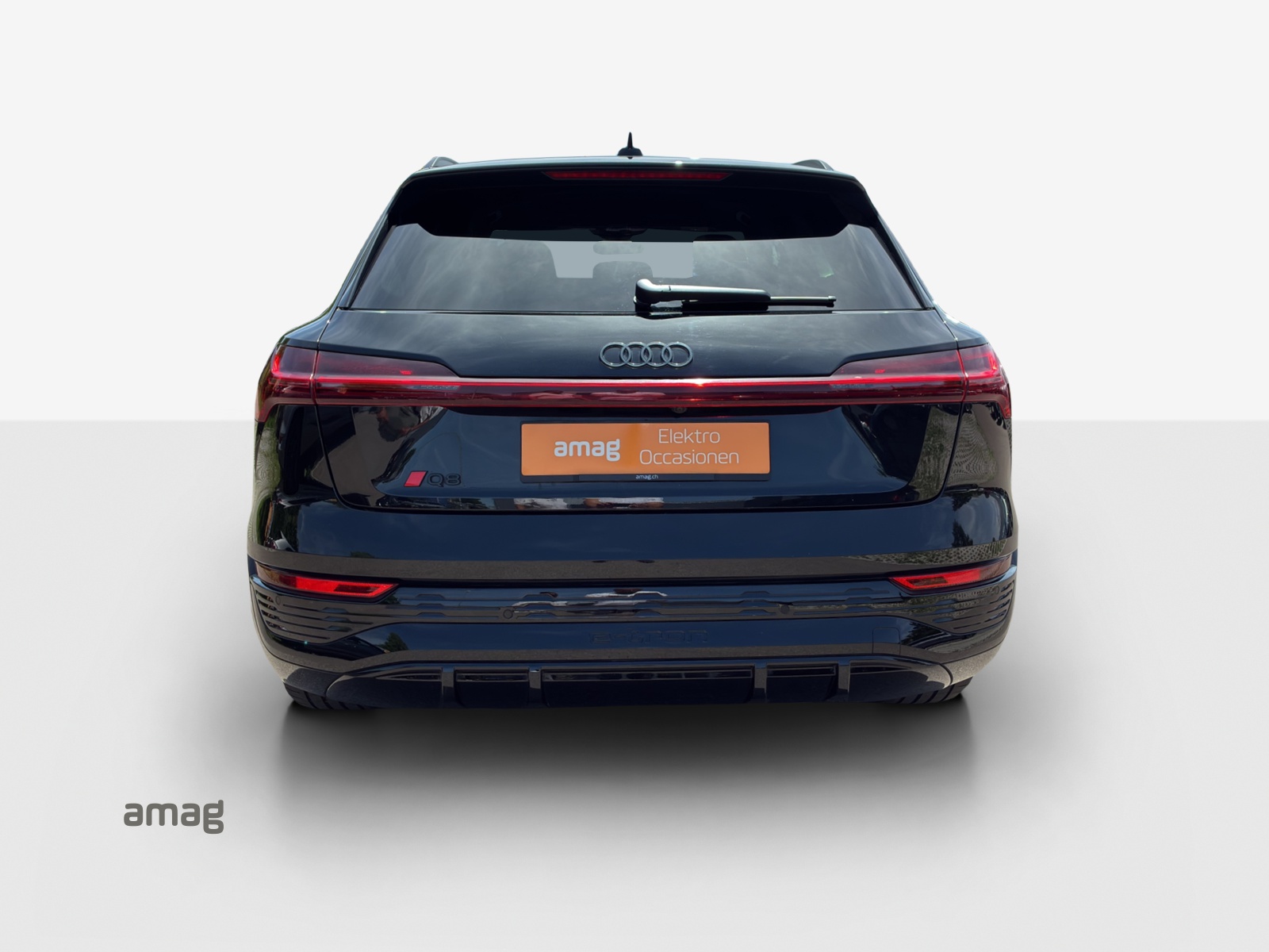 AUDI Q8 55 e-tron Black Edition quattro-image-3