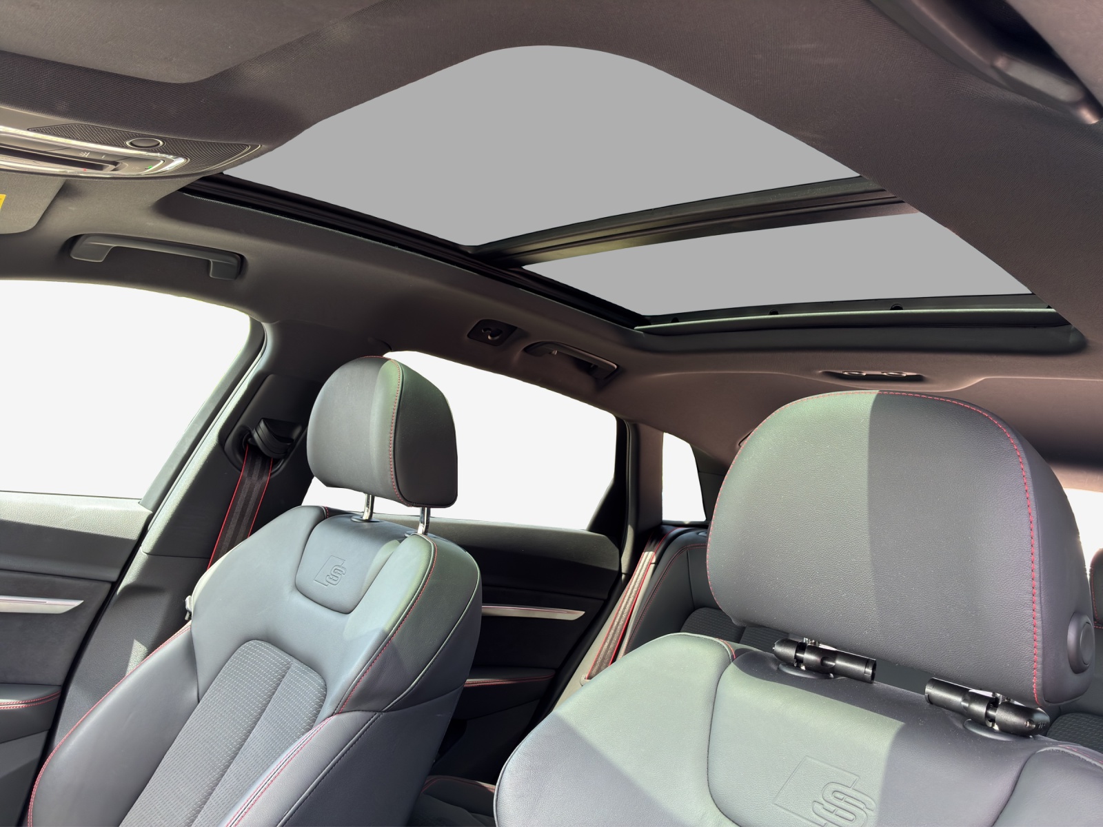 AUDI Q8 55 e-tron Black Edition quattro-image-14