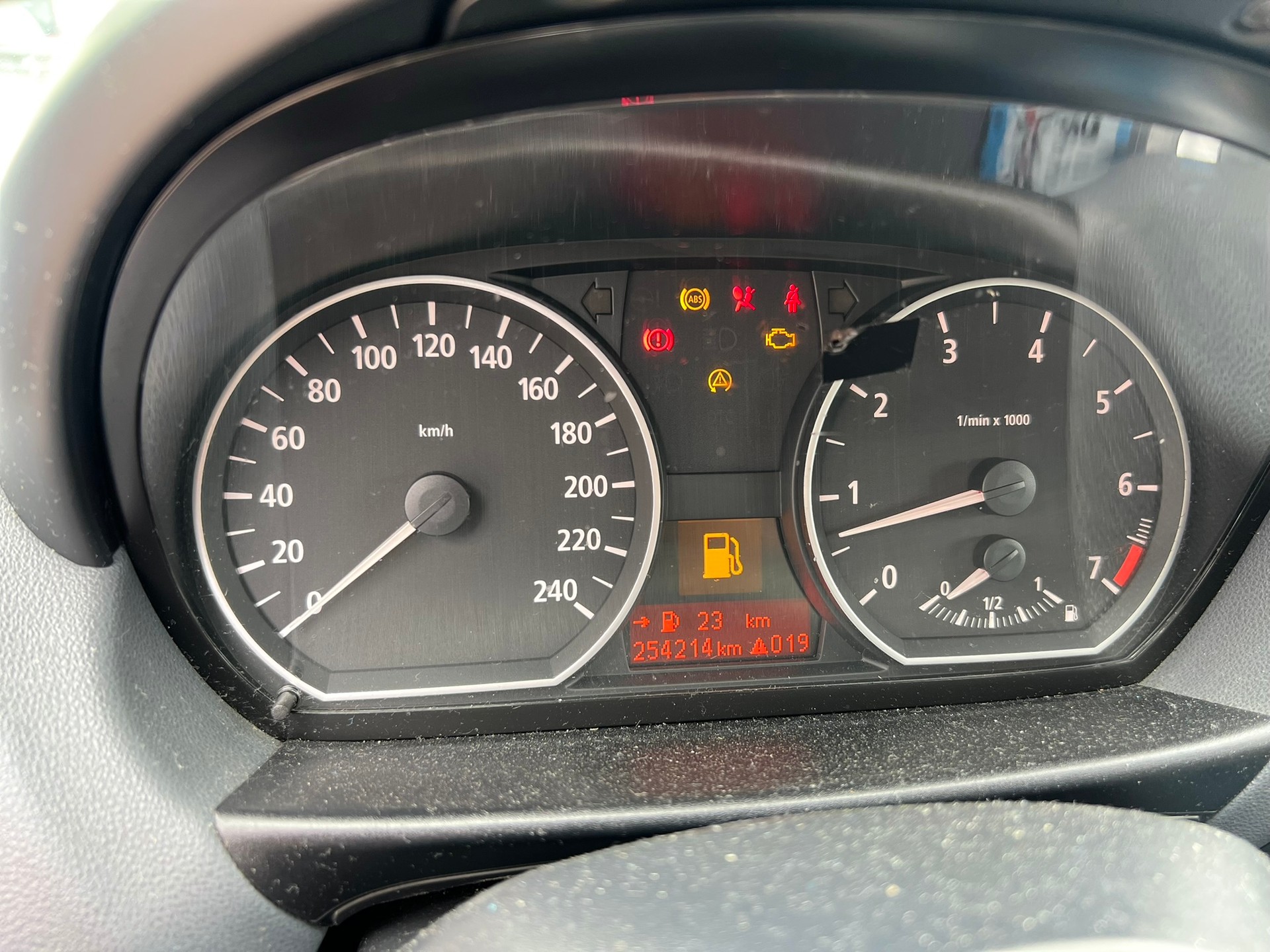 BMW 120i-image-15