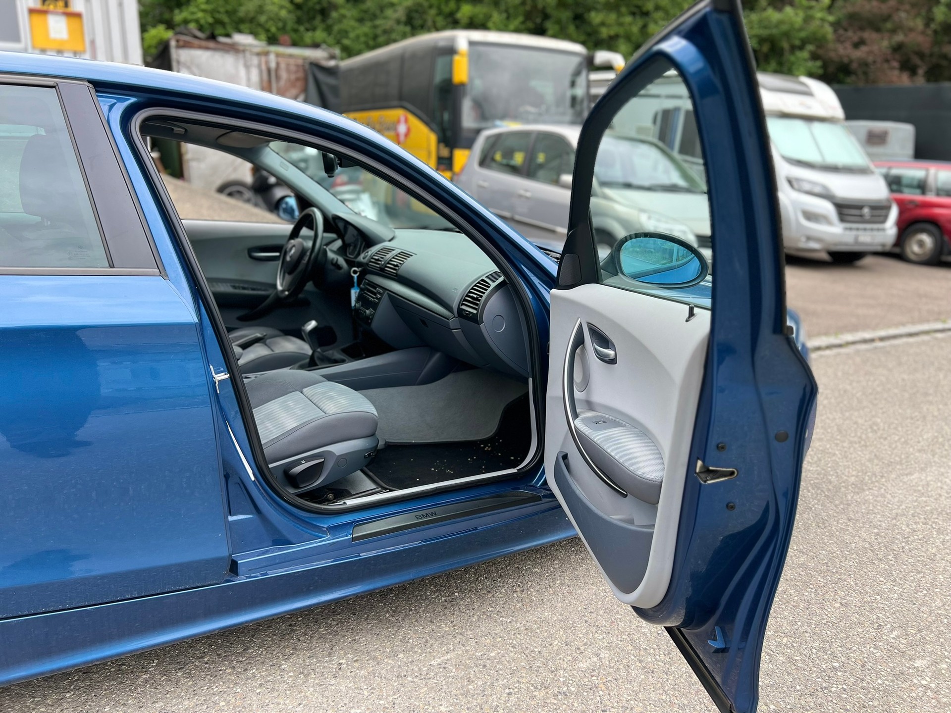 BMW 120i-image-11