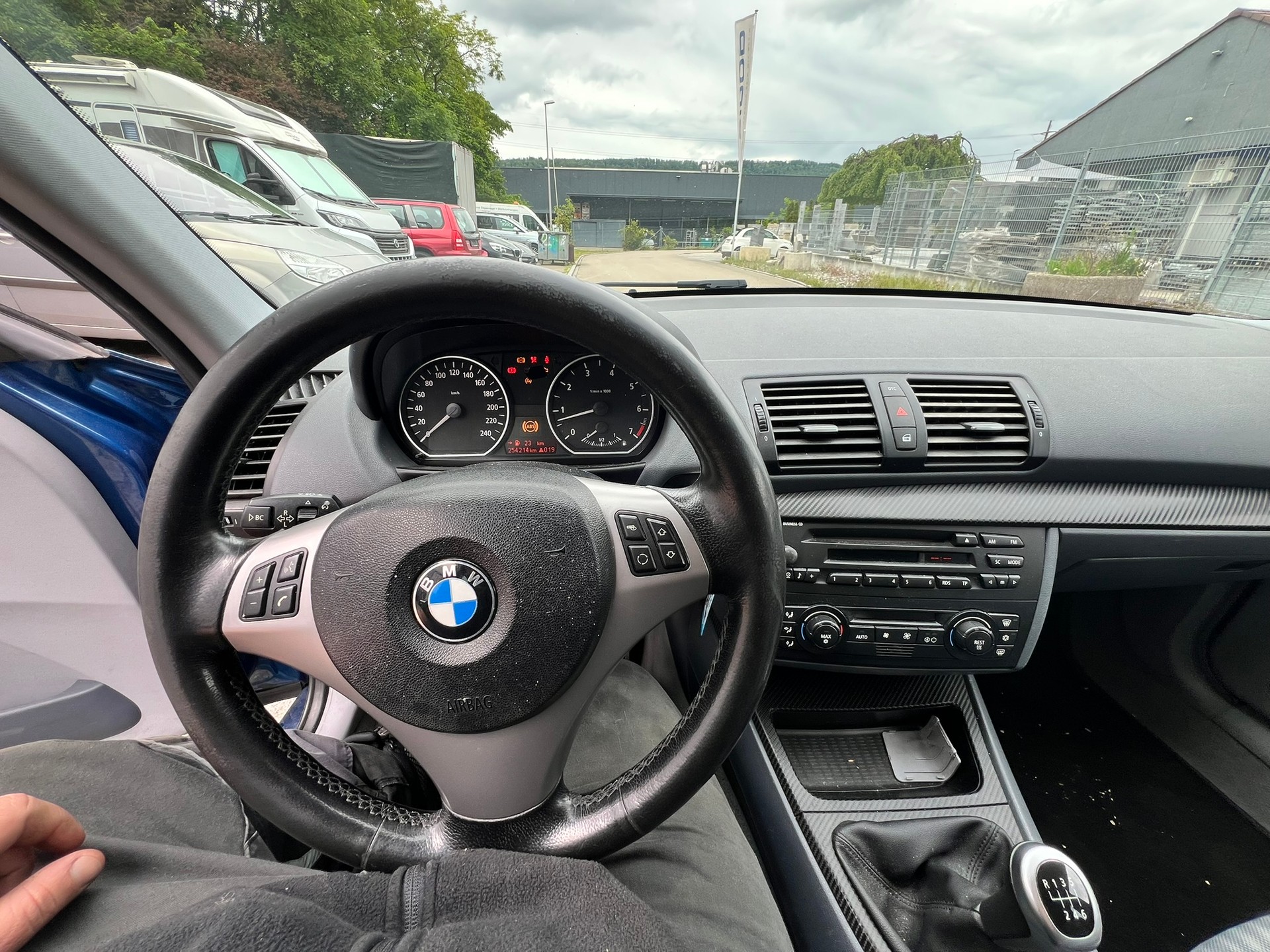 BMW 120i-image-13