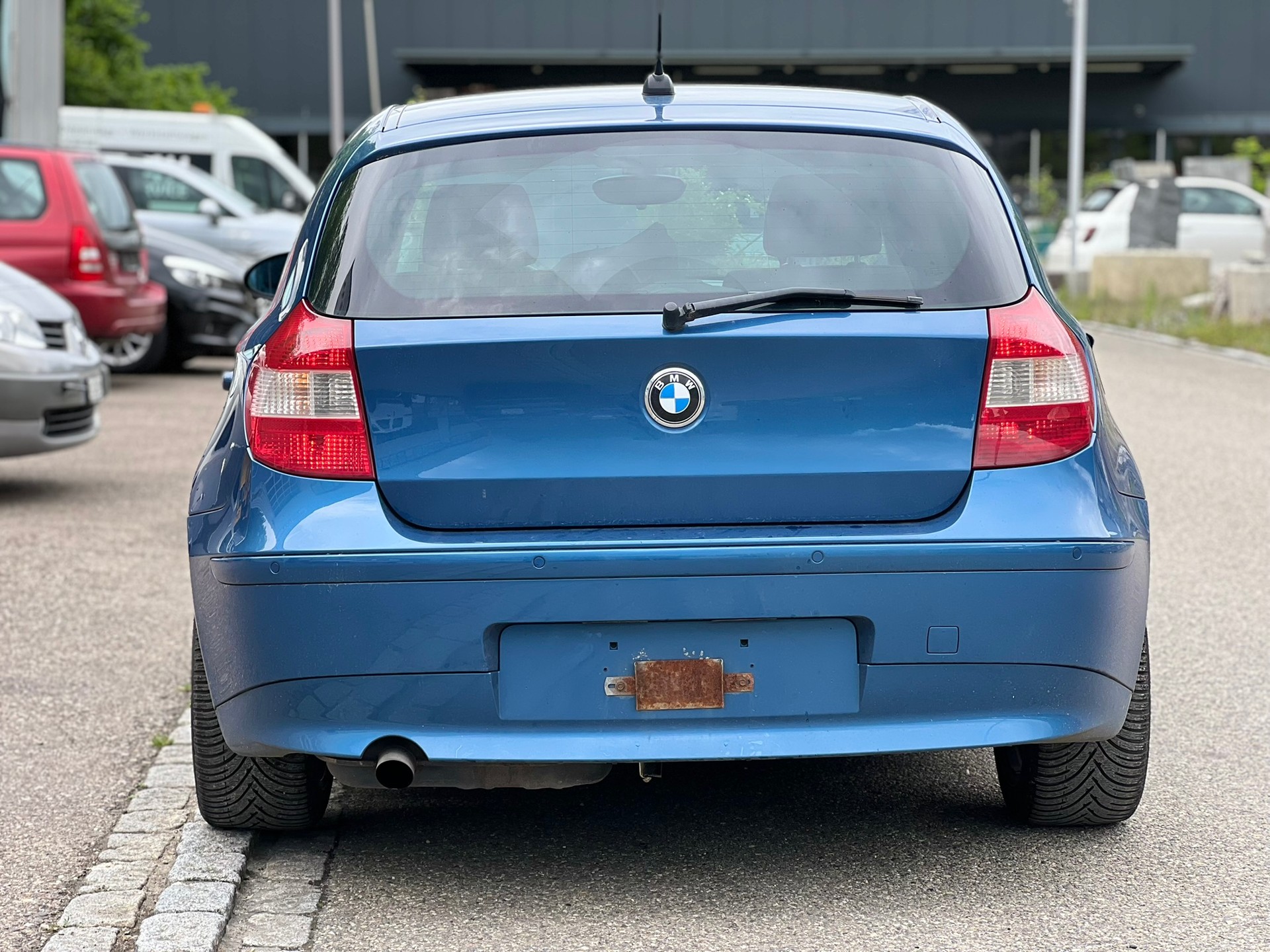 BMW 120i-image-6
