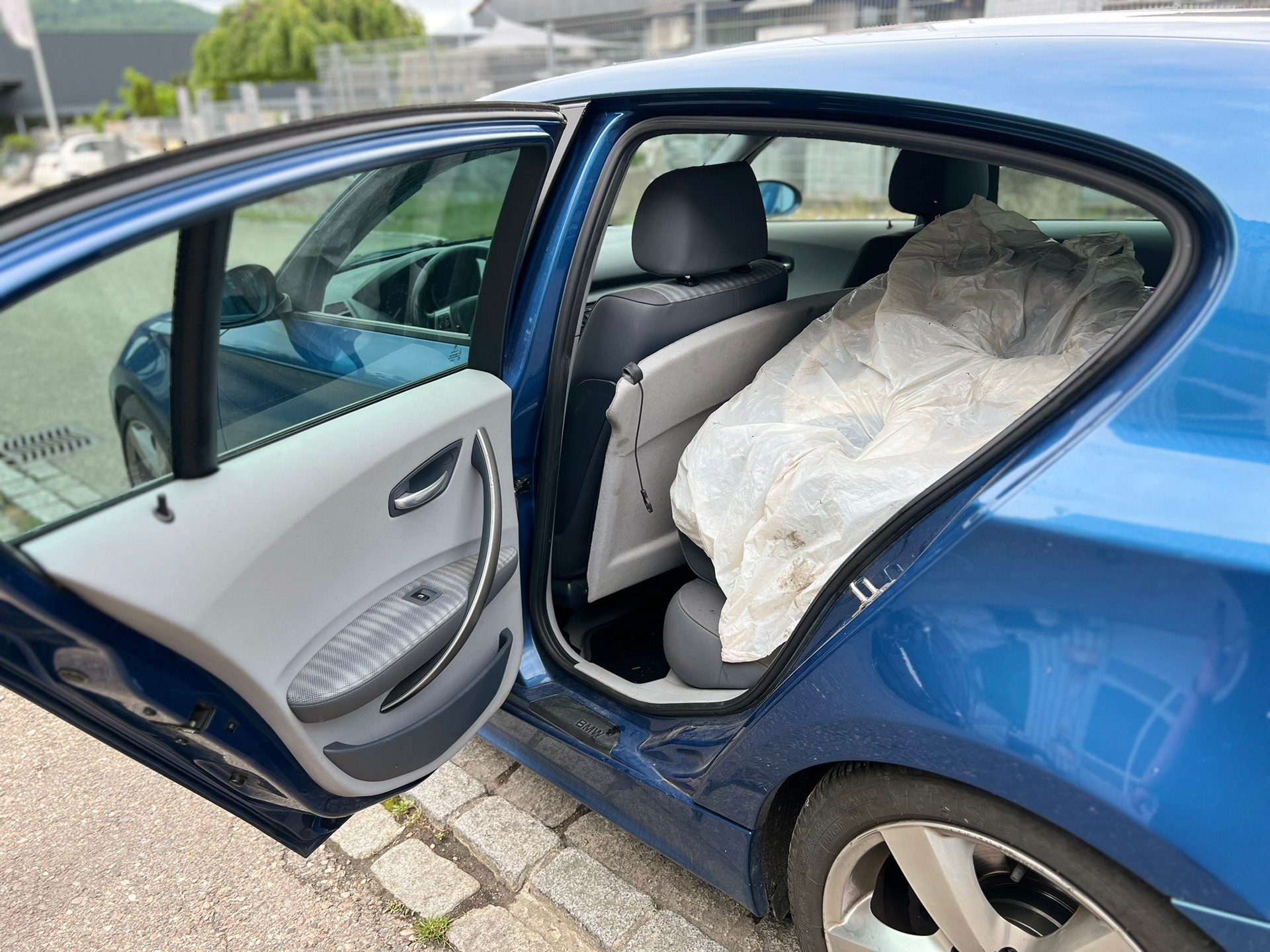BMW 120i-image-8