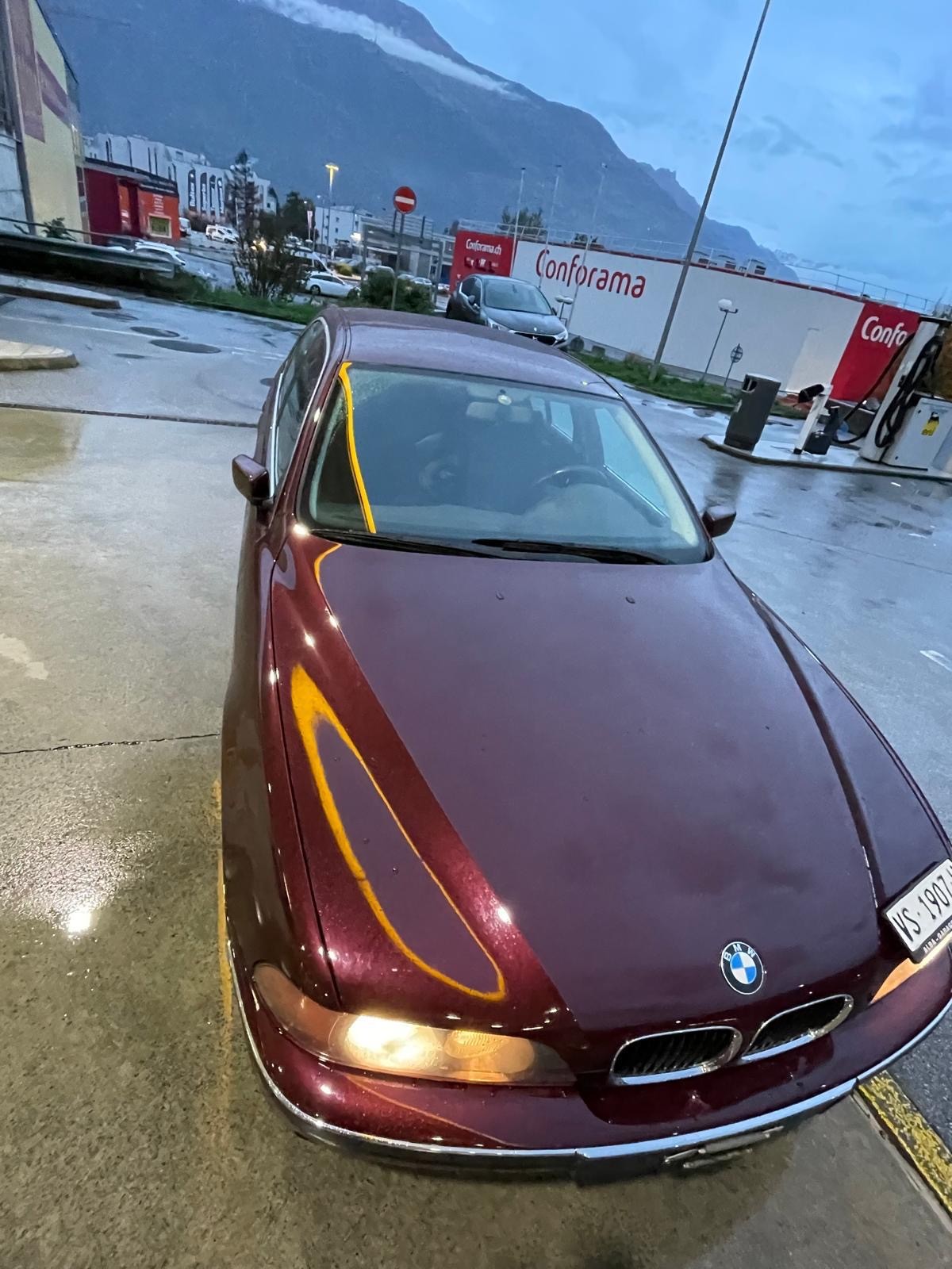 BMW 523i-image-3