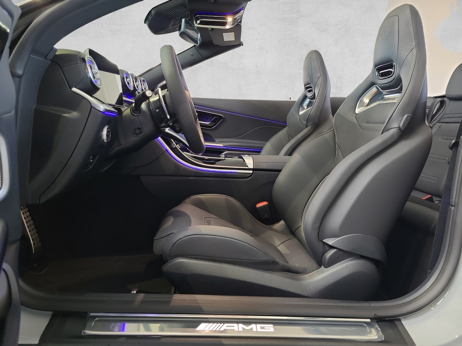 MERCEDES-BENZ CLE AMG 53 Cabrio 4Matic+ 9G-Tronic-image-7
