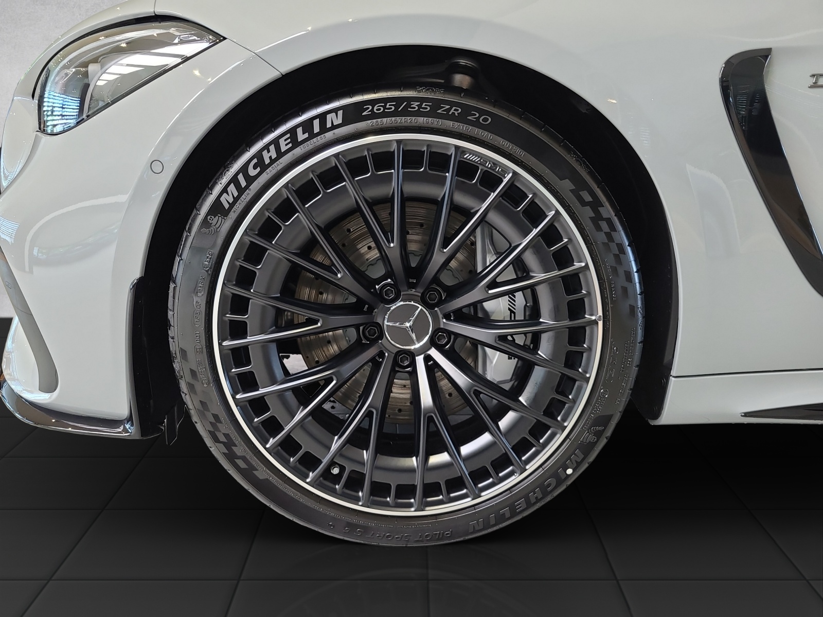 MERCEDES-BENZ CLE AMG 53 Cabrio 4Matic+ 9G-Tronic-image-9