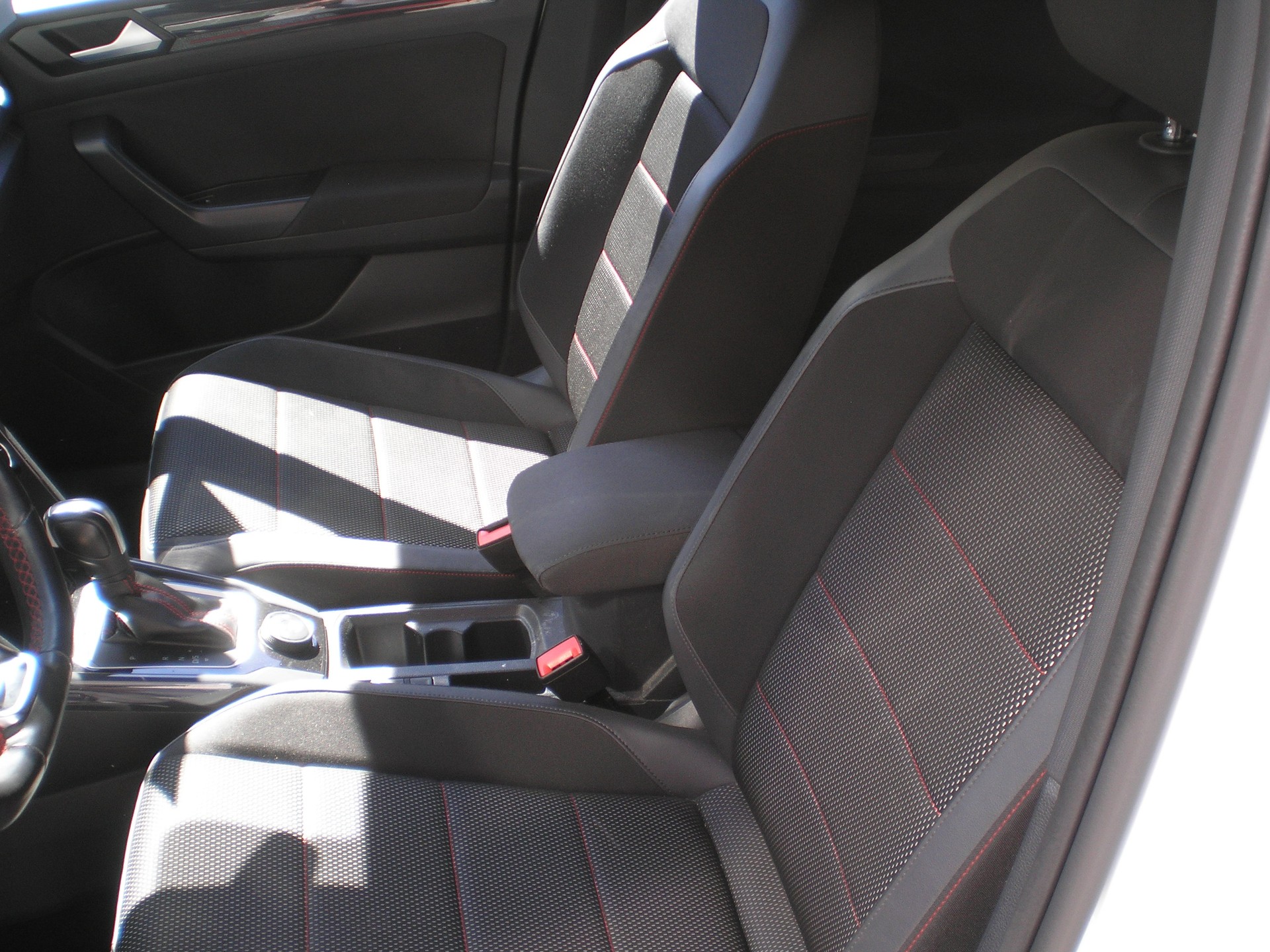 VW T-Roc 2.0 TSI Sport DSG 4Motion-image-3