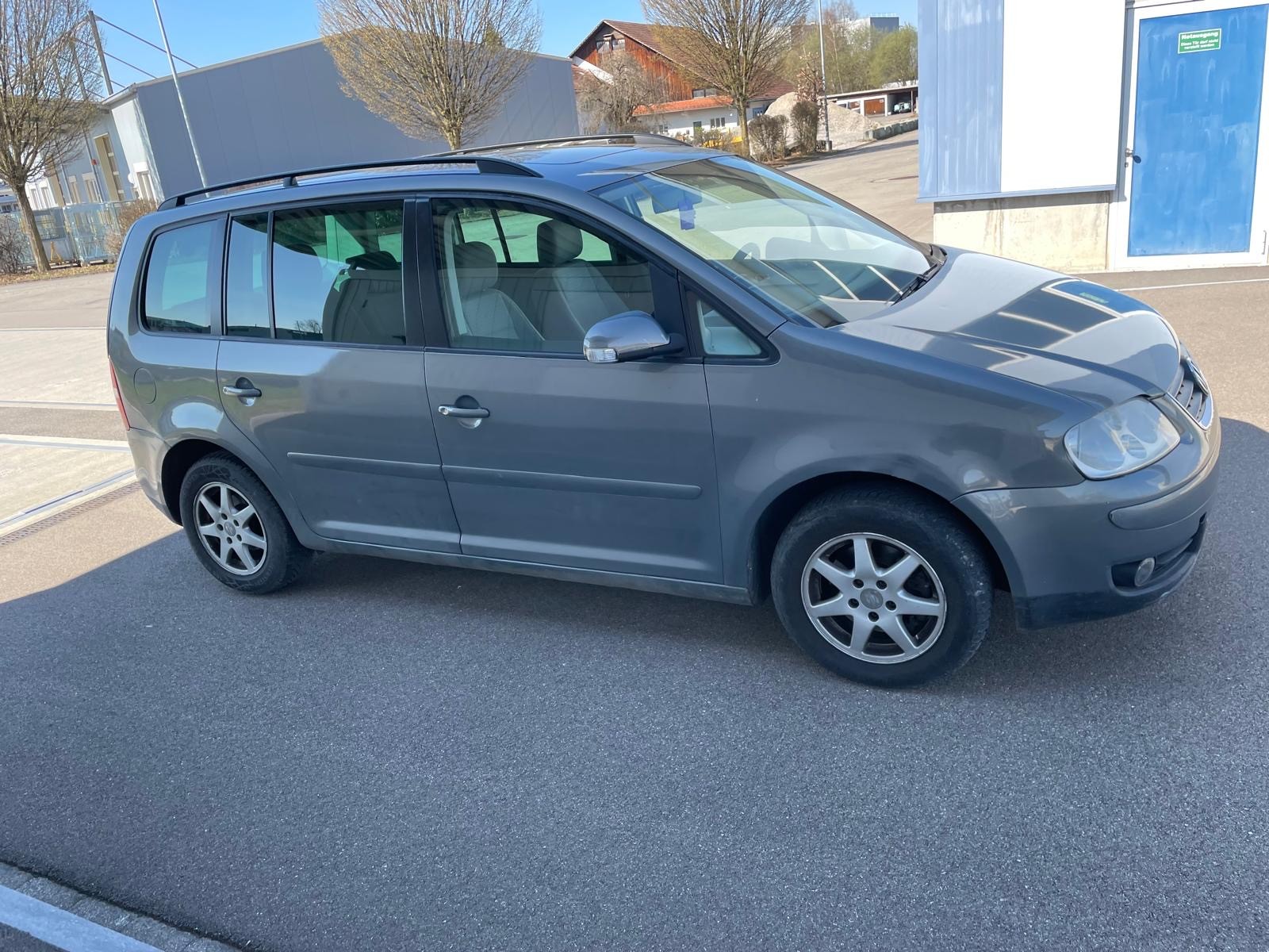 VW Touran 2.0 TDI Trendline-image-1
