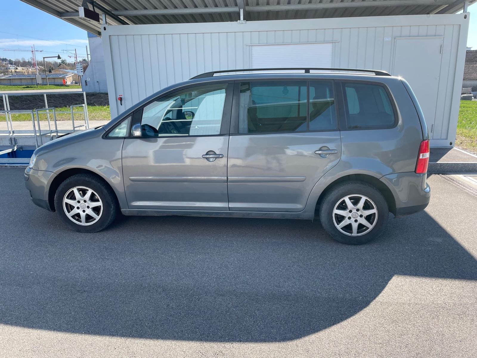 VW Touran 2.0 TDI Trendline-image-2