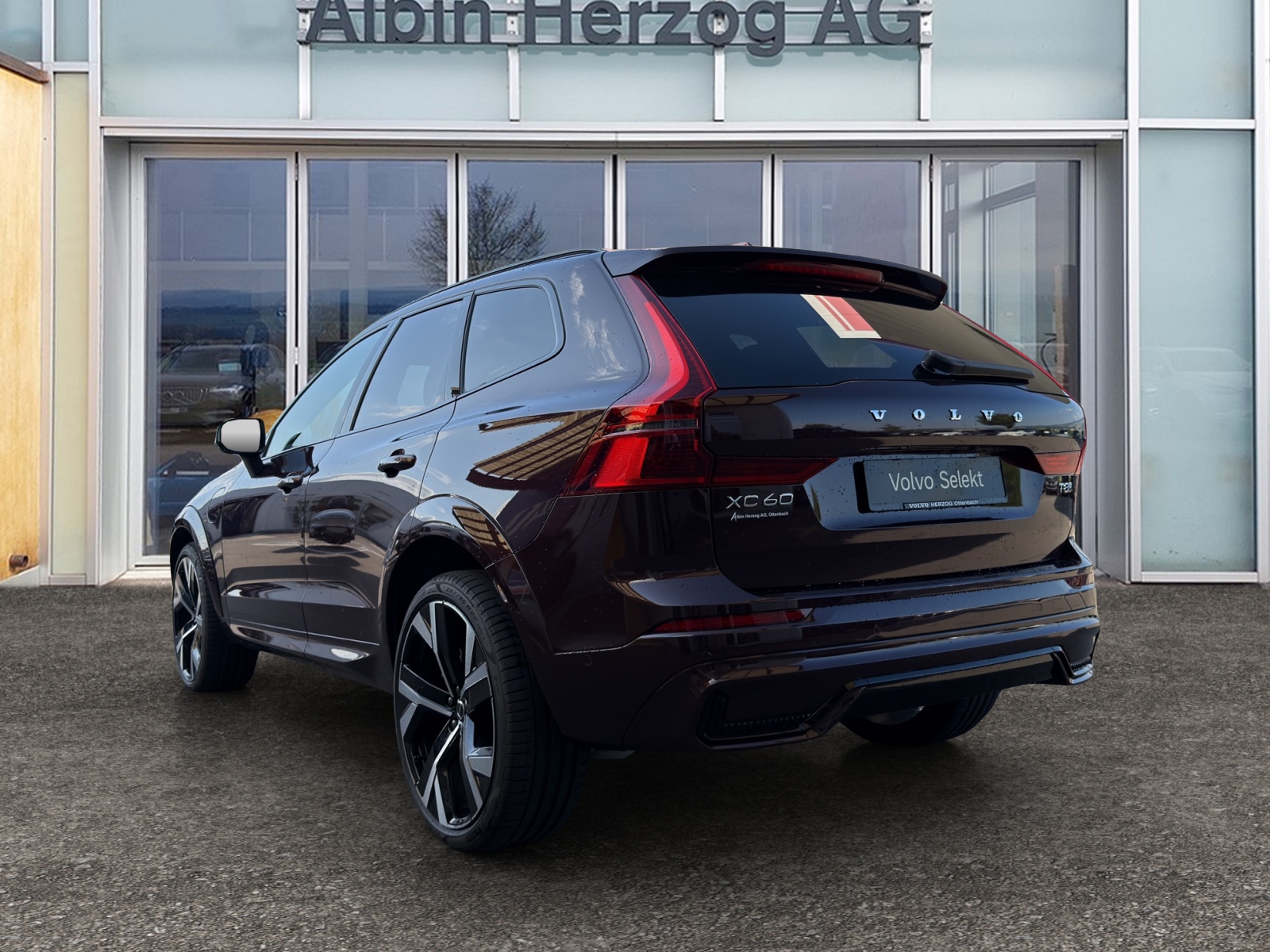 VOLVO XC60 2.0 T8 TE Ultra Dark eAWD-showroom-element-2