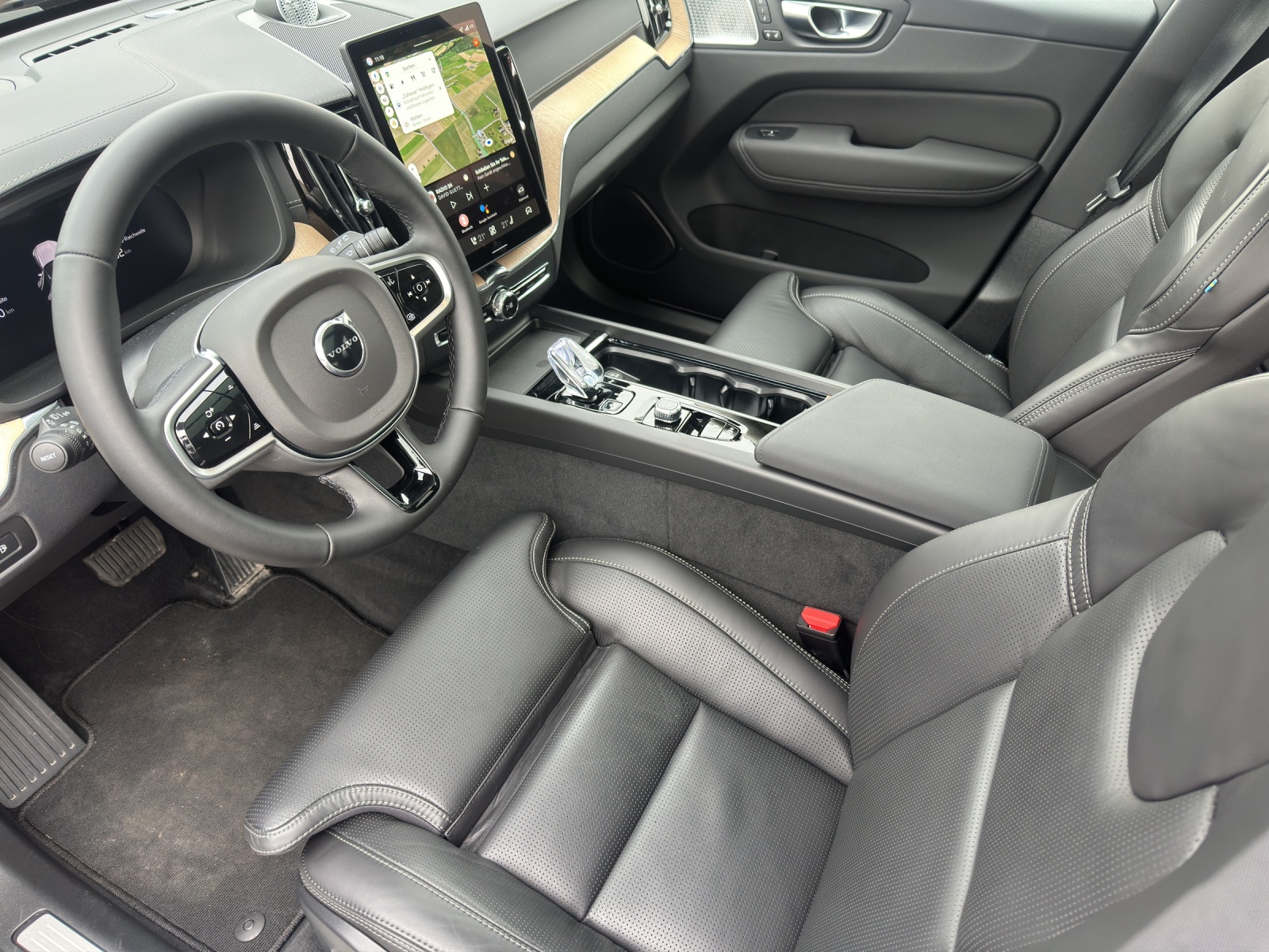 VOLVO XC60 2.0 T8 TE Ultra Dark eAWD-image-11