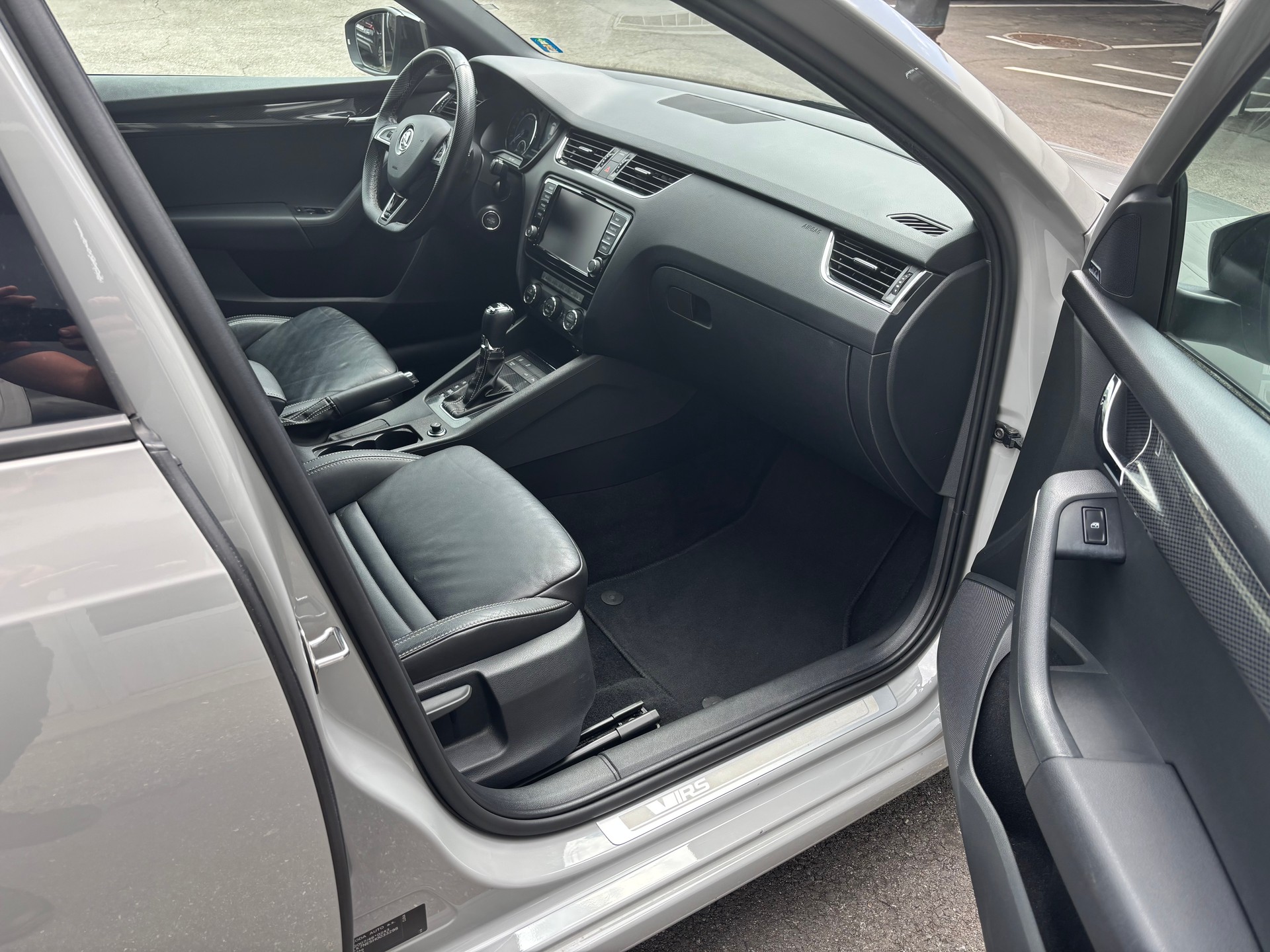 SKODA Octavia Combi 2.0 TDI RS 4x4 DSG-image-7