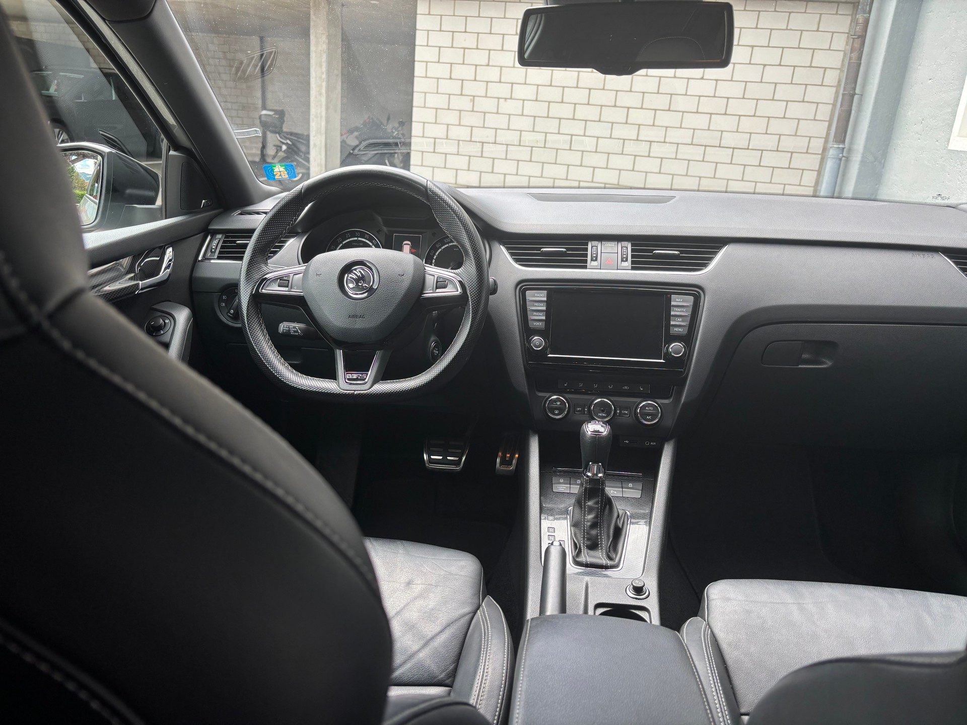 SKODA Octavia Combi 2.0 TDI RS 4x4 DSG-image-9