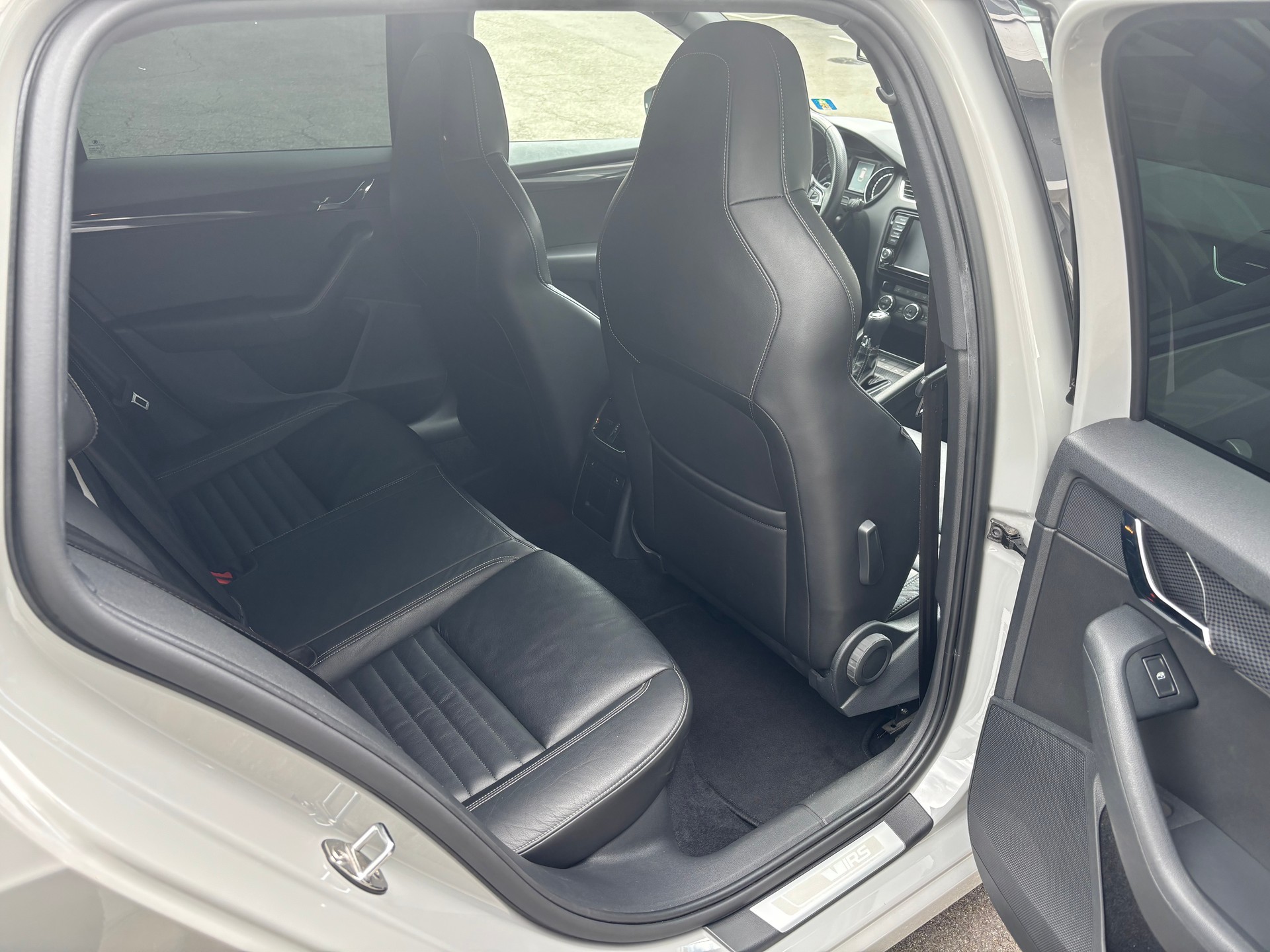 SKODA Octavia Combi 2.0 TDI RS 4x4 DSG-image-6