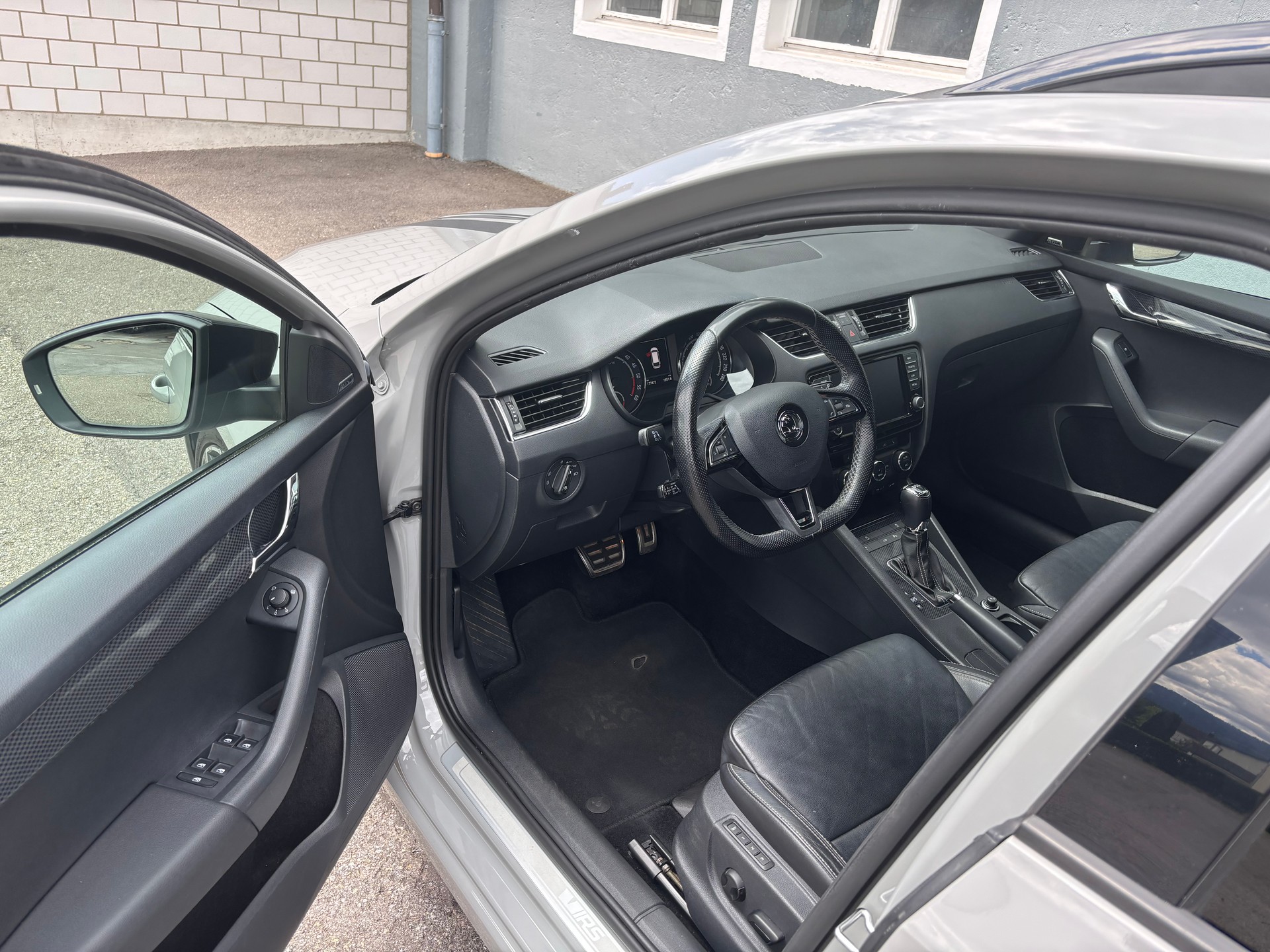 SKODA Octavia Combi 2.0 TDI RS 4x4 DSG-image-4