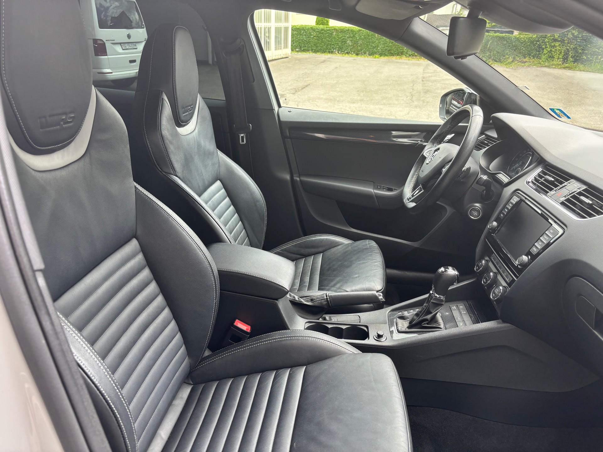 SKODA Octavia Combi 2.0 TDI RS 4x4 DSG-image-8