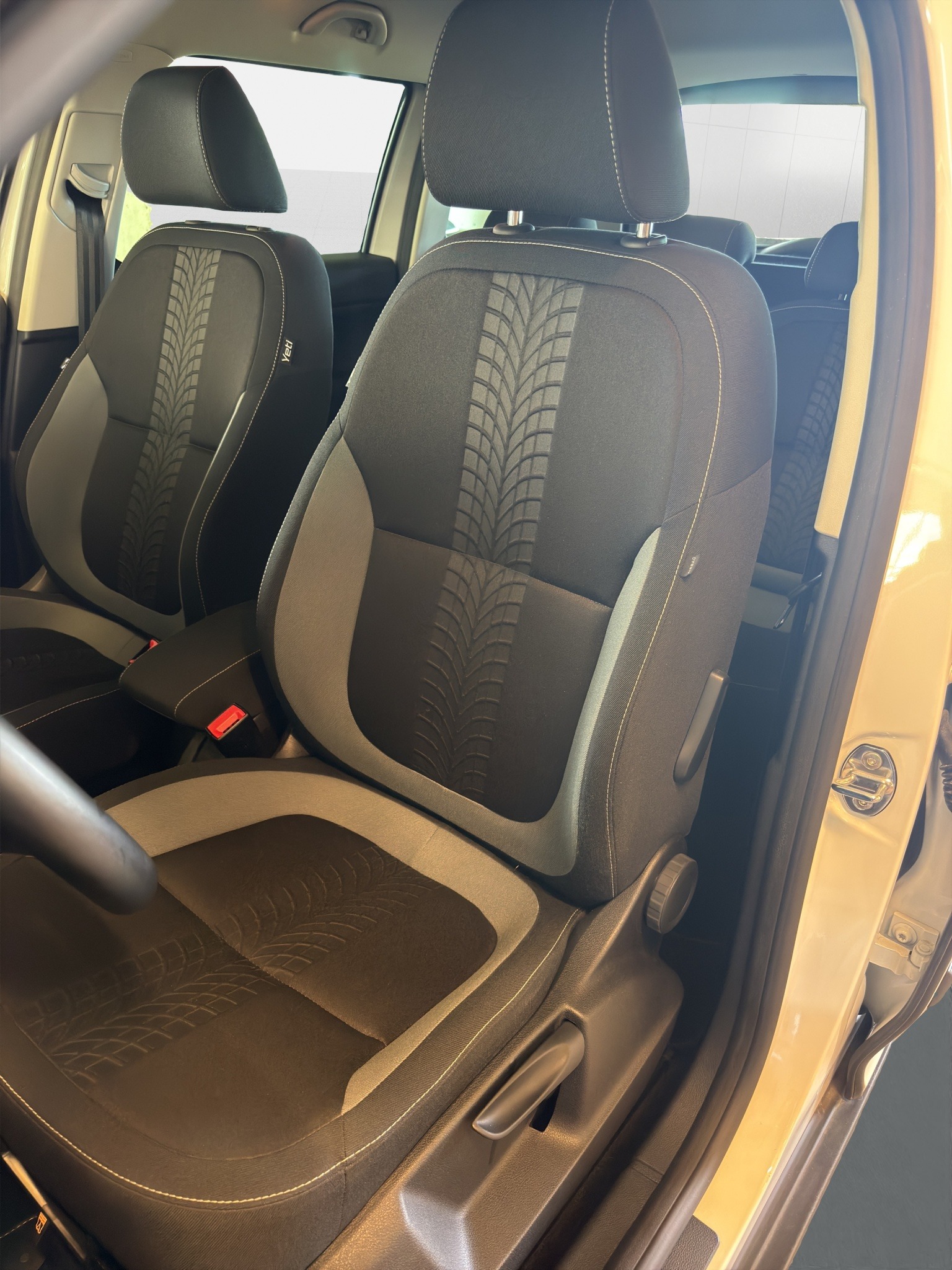 SKODA Yeti 1.4 TSI Outdoor Adventure 4x4 DSG*TOP ZUSTAND*TOP AUSSTATTUNG*NUR 45000 KM*AHK*-image-19