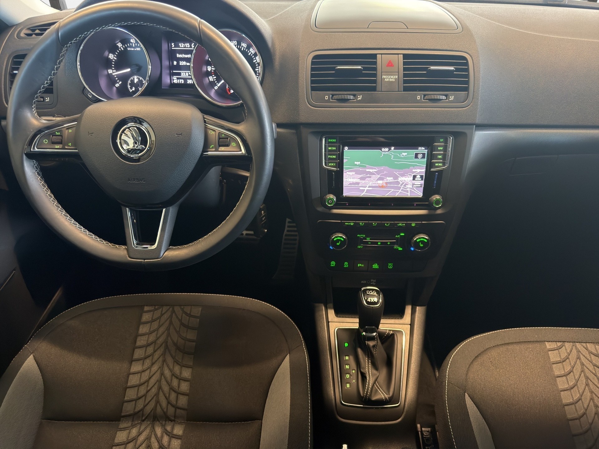 SKODA Yeti 1.4 TSI Outdoor Adventure 4x4 DSG*TOP ZUSTAND*TOP AUSSTATTUNG*NUR 45000 KM*AHK*-image-6
