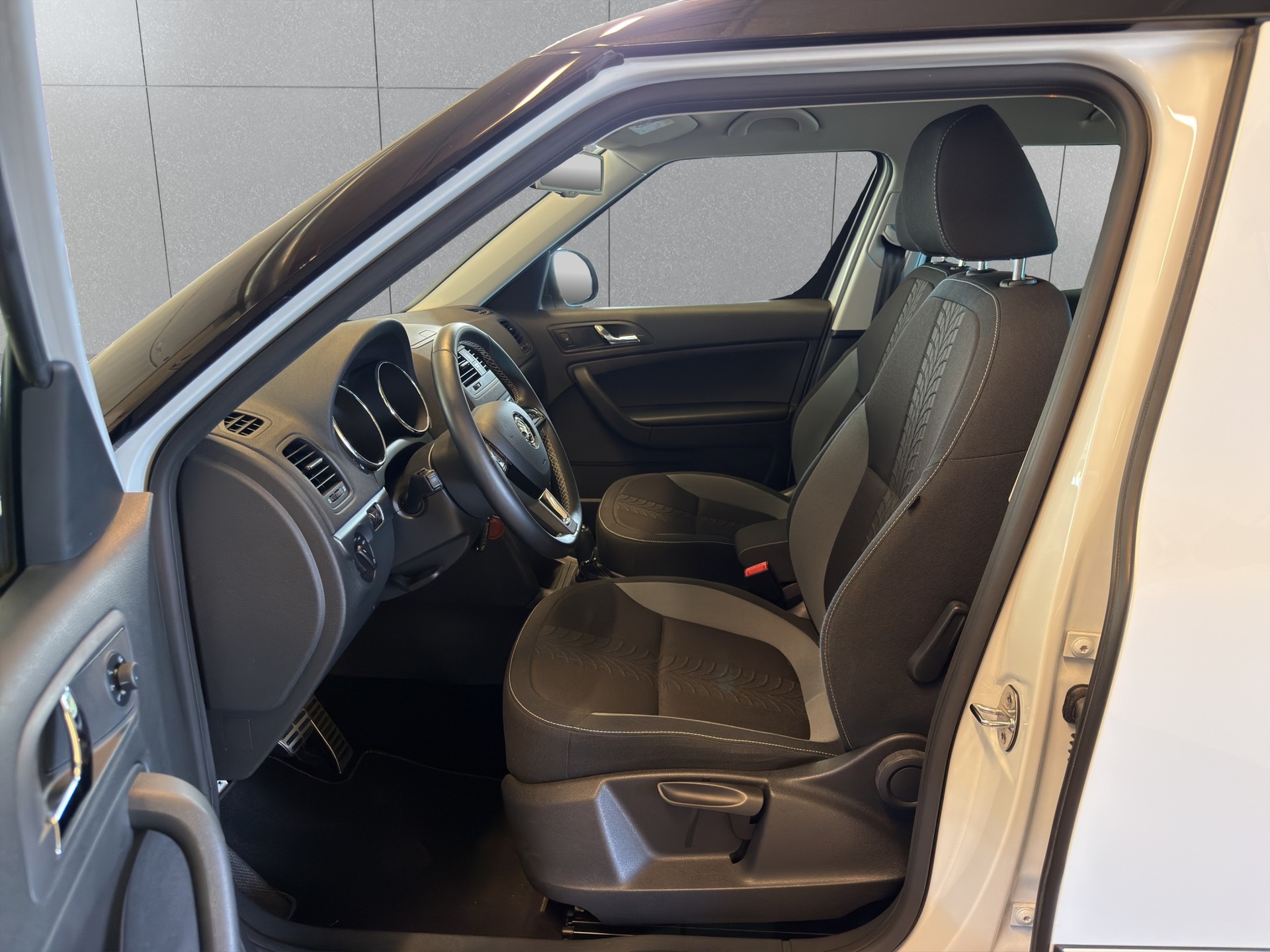 SKODA Yeti 1.4 TSI Outdoor Adventure 4x4 DSG*TOP ZUSTAND*TOP AUSSTATTUNG*NUR 45000 KM*AHK*-image-18