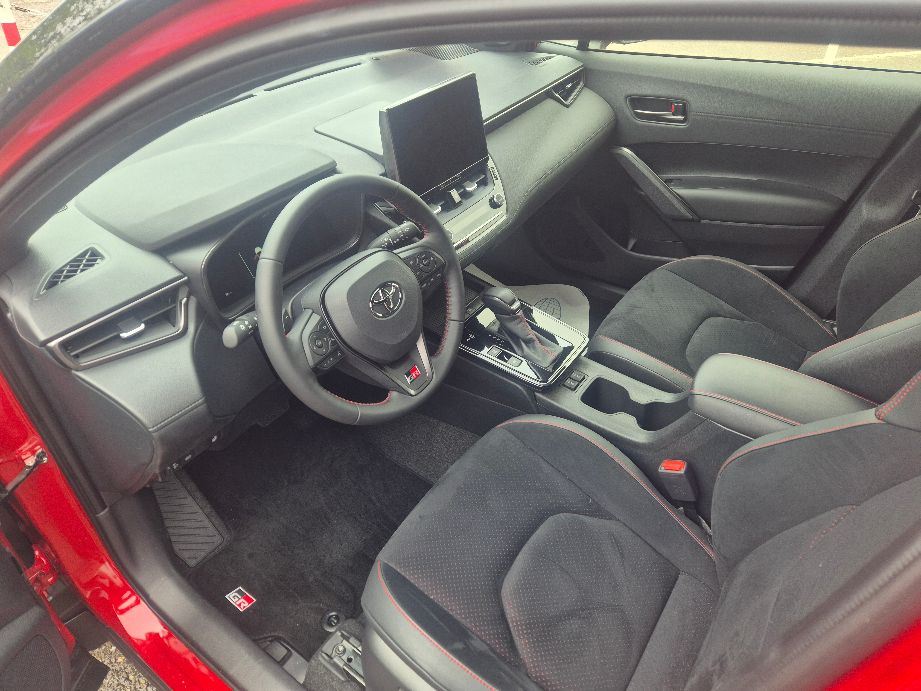 TOYOTA Corolla Cross 2.0 GR Sport e-CVT AWD-image-6