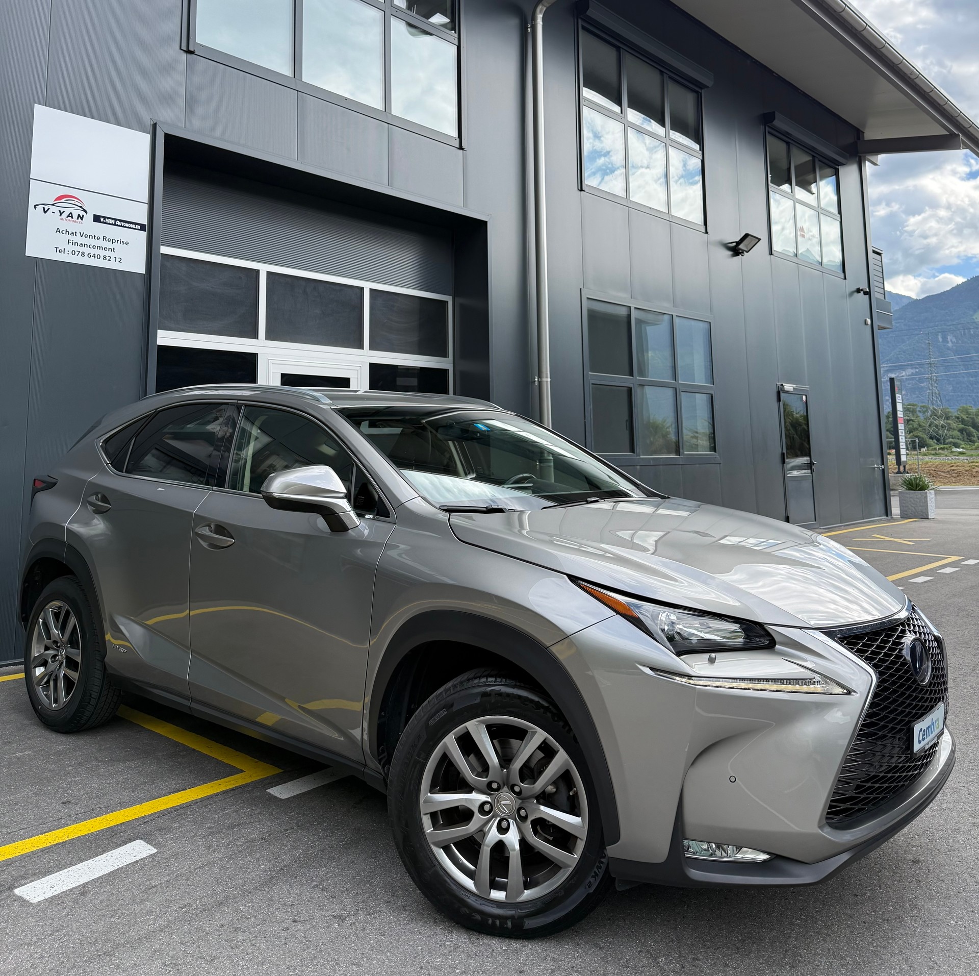 LEXUS NX 300h impression E-Four Automatic-image-1