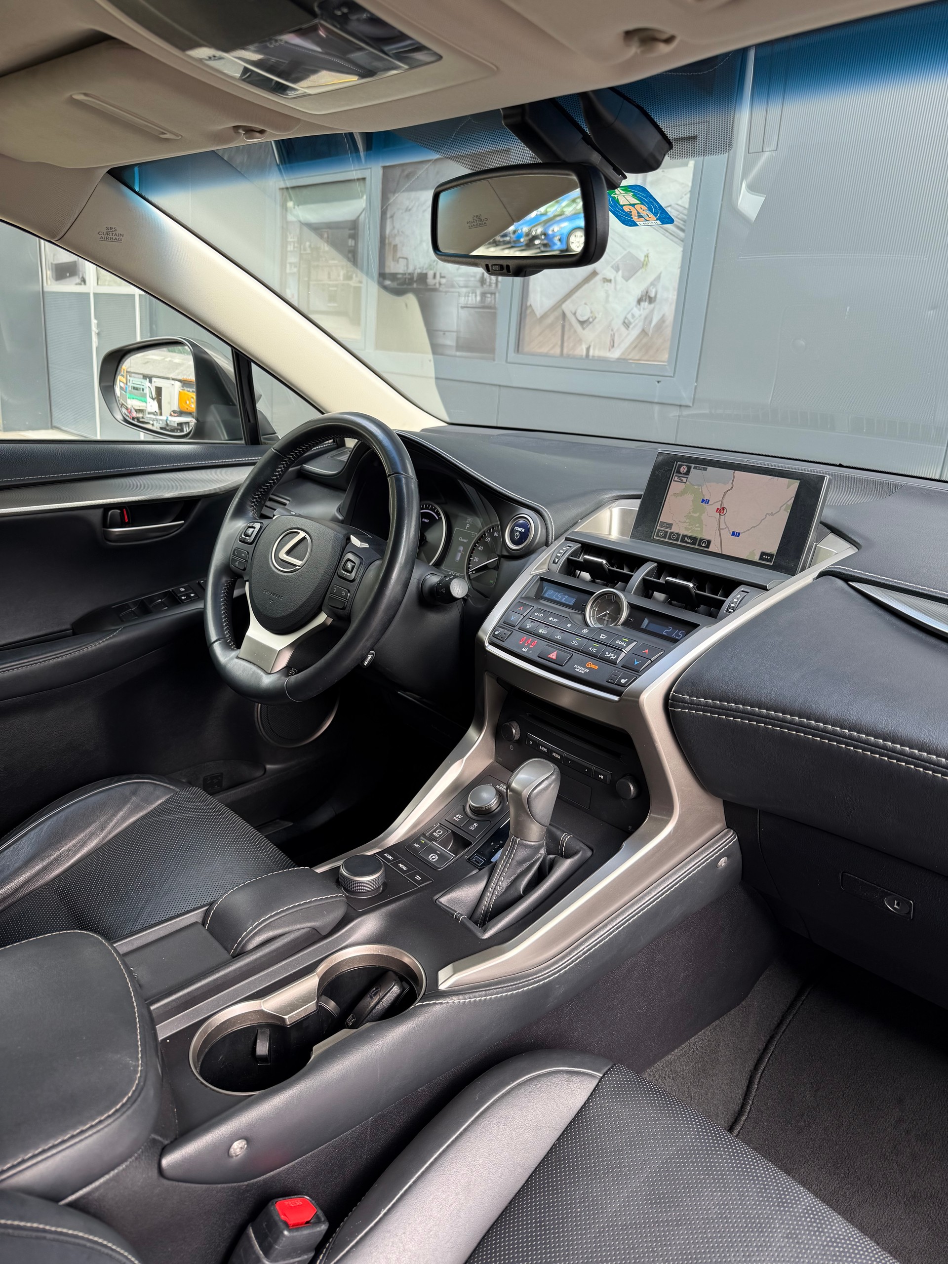 LEXUS NX 300h impression E-Four Automatic-image-11