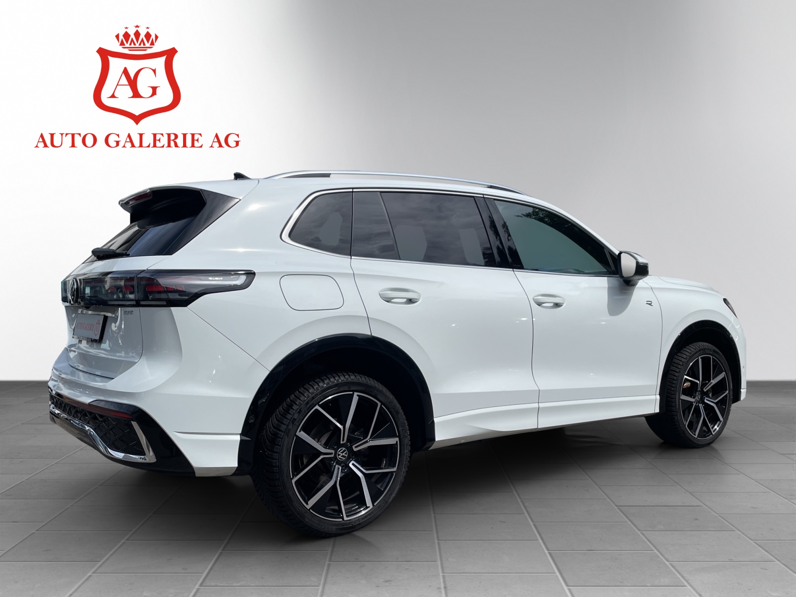 VW Tiguan 2.0 TDI SCR R-Line 4Motion DSG-image-4