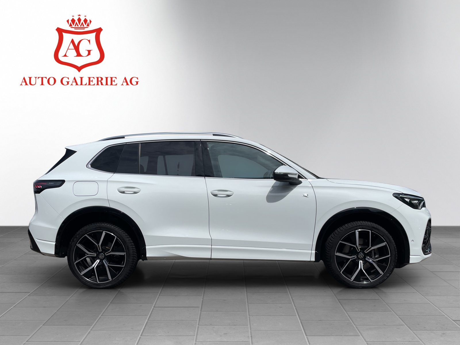 VW Tiguan 2.0 TDI SCR R-Line 4Motion DSG-image-3