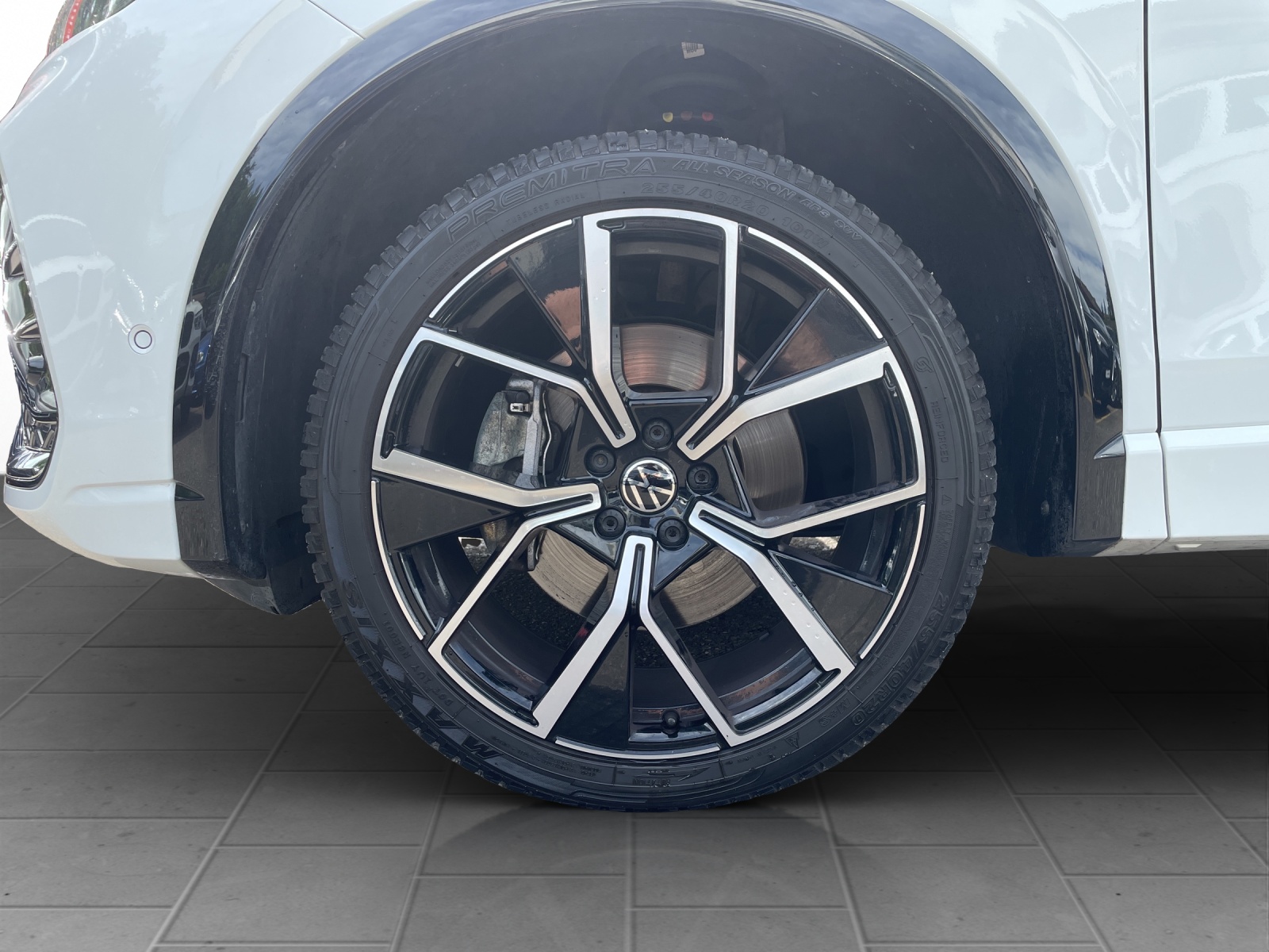 VW Tiguan 2.0 TDI SCR R-Line 4Motion DSG-image-8