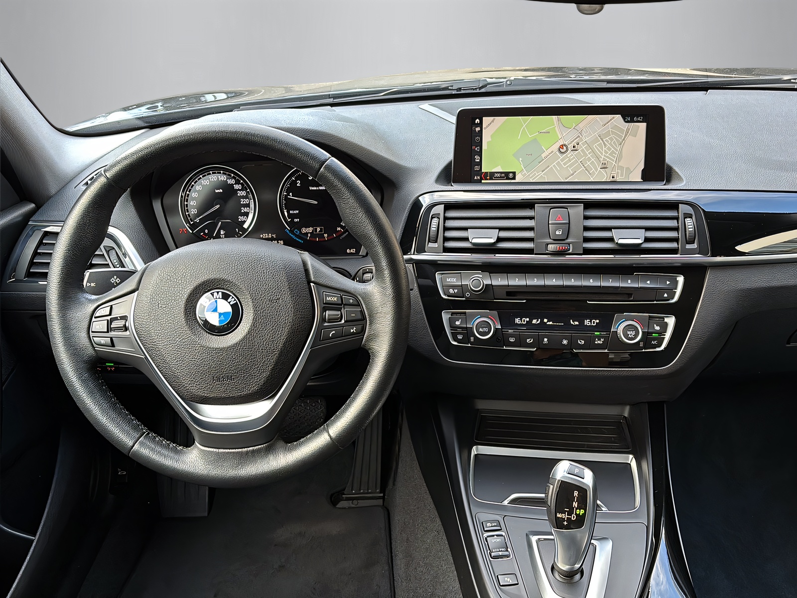 BMW 118i Essential Ed.-image-4