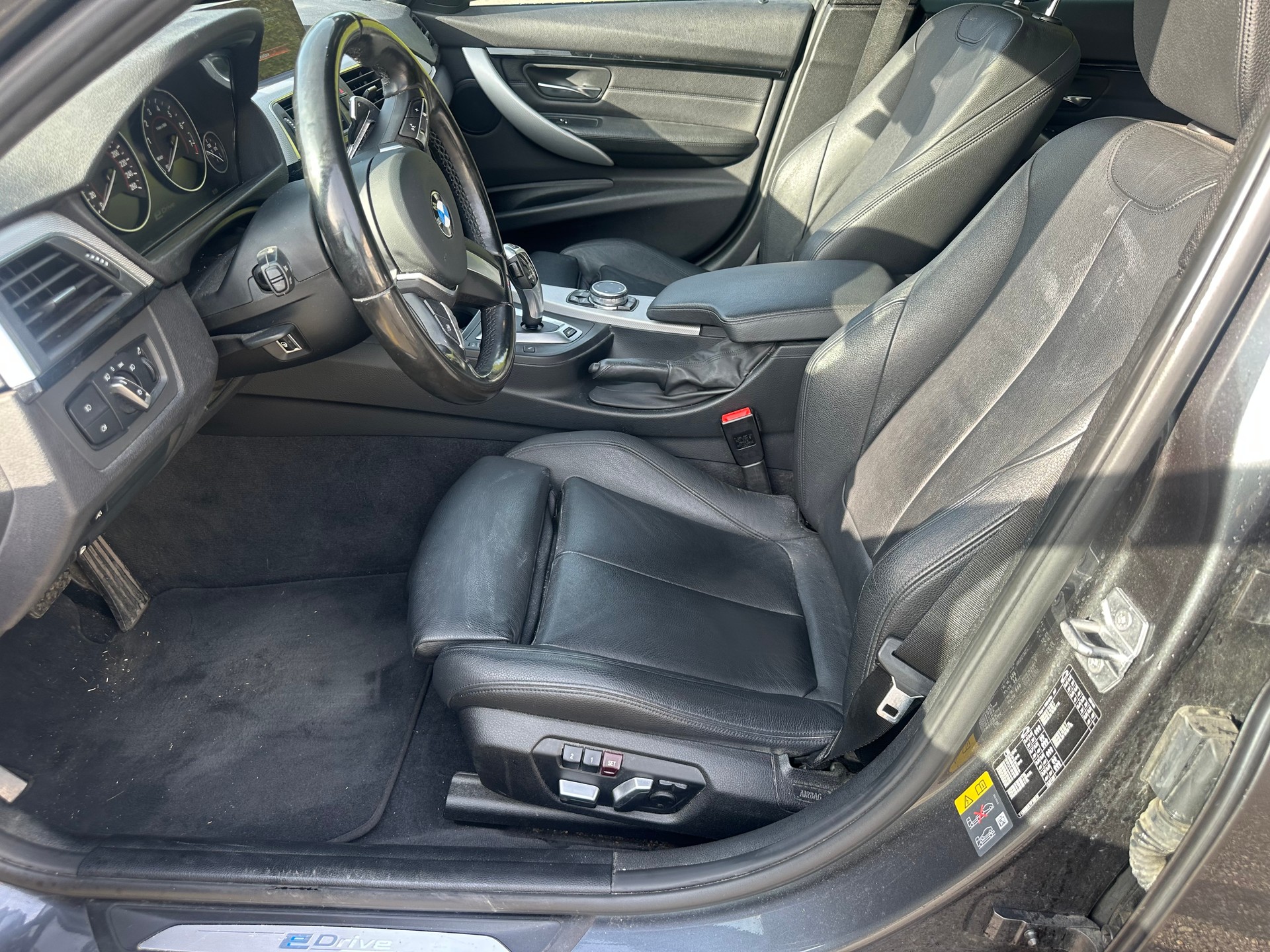 BMW 330e iPerformance M Sport Steptronic-image-2
