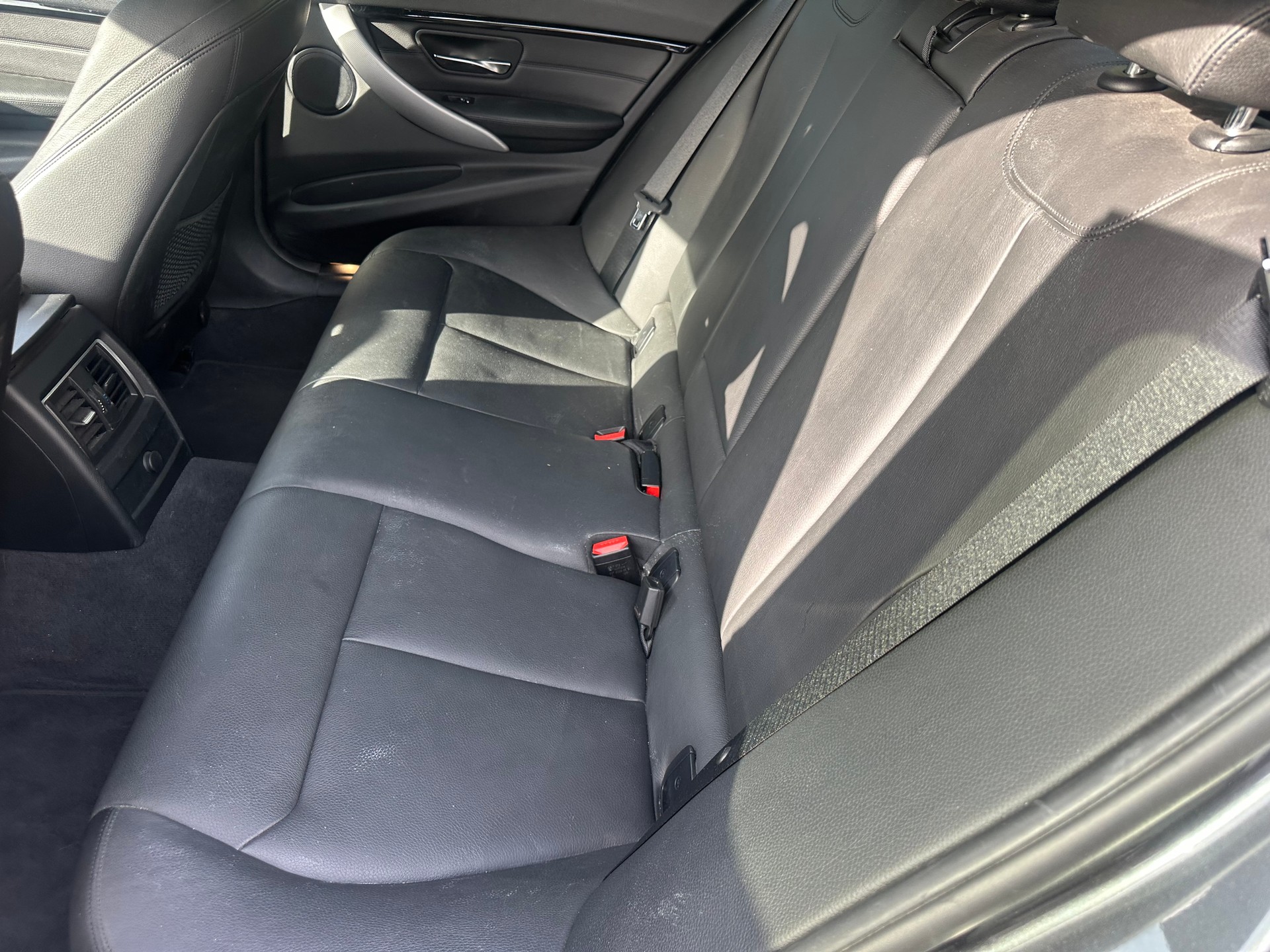 BMW 330e iPerformance M Sport Steptronic-image-1