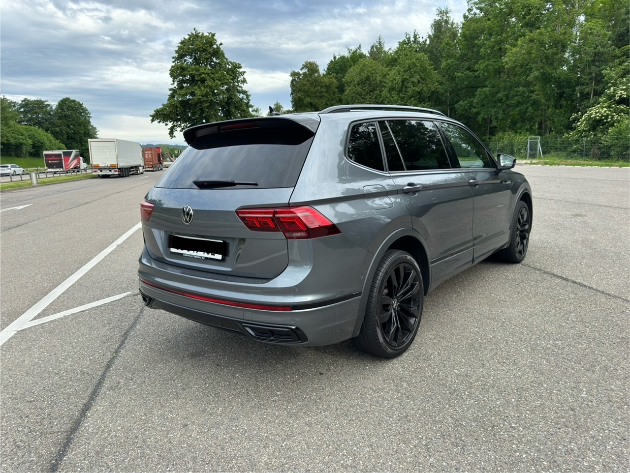 VW Tiguan 2.0 TDI SCR R-Line DSG Allspace-image-2